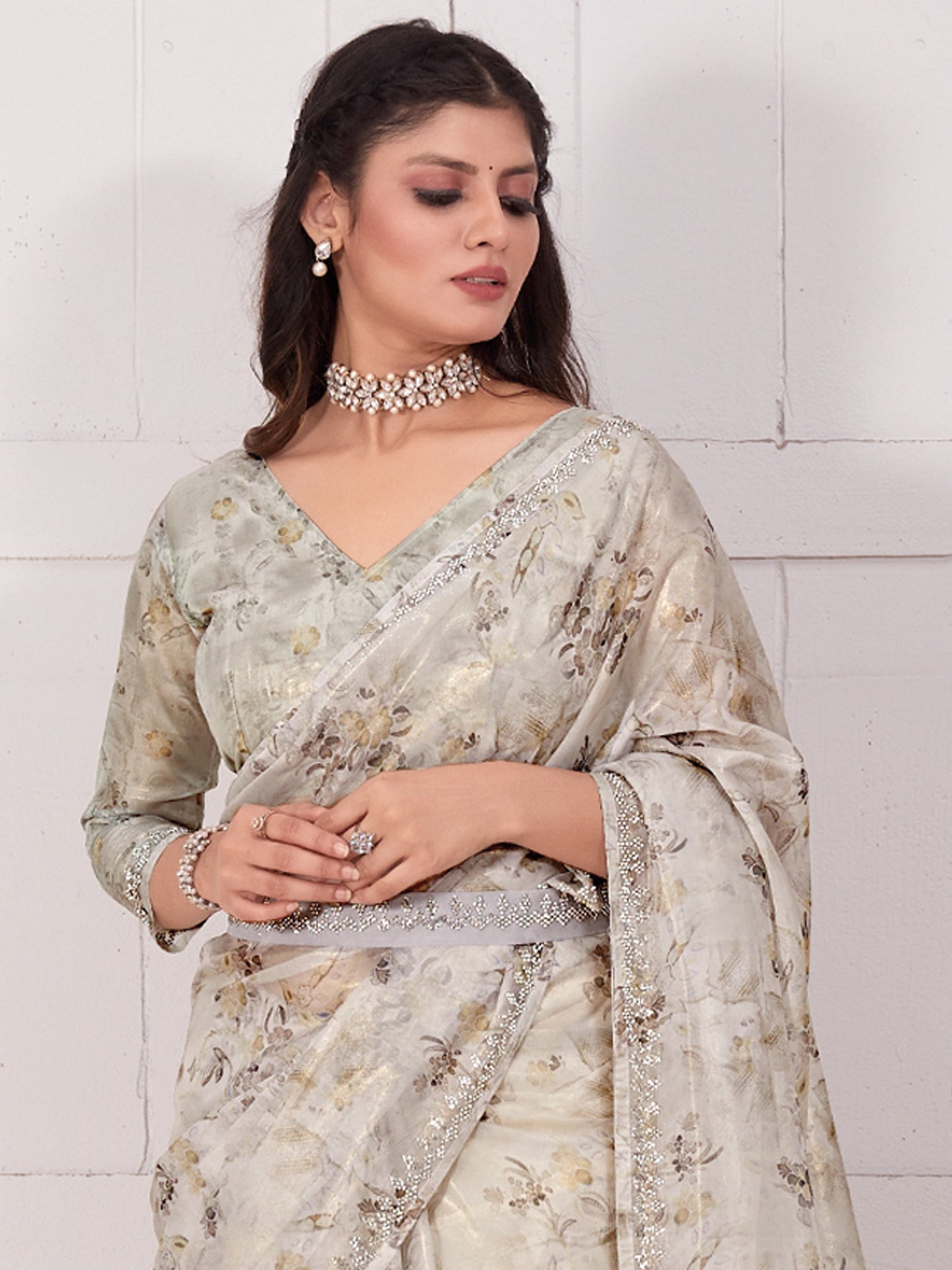 Women's Organza Cream Embellished Designer Saree With Blouse Piece