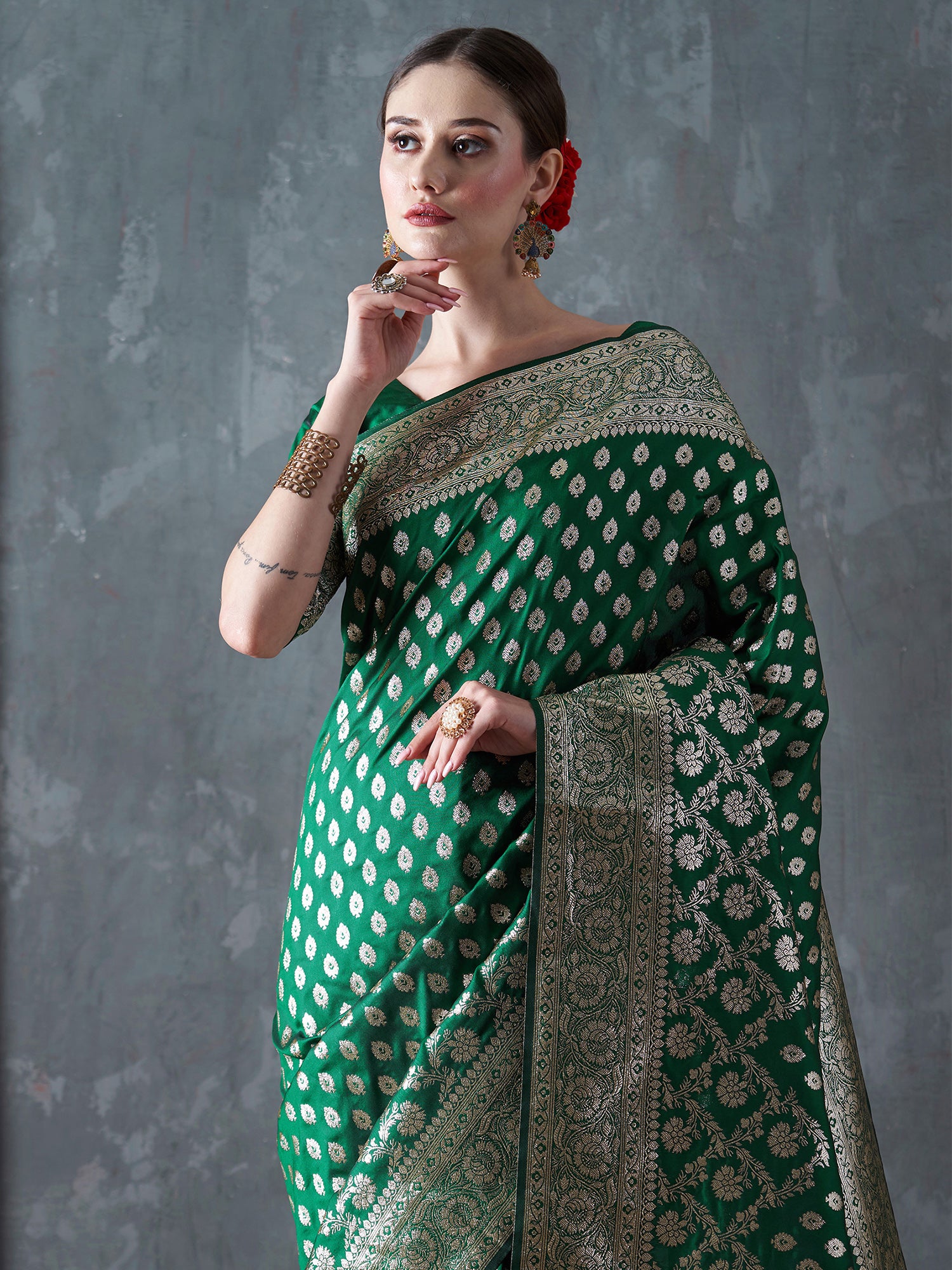 Women's Silk Blend Green Woven Design Designer Saree With Blouse Piece