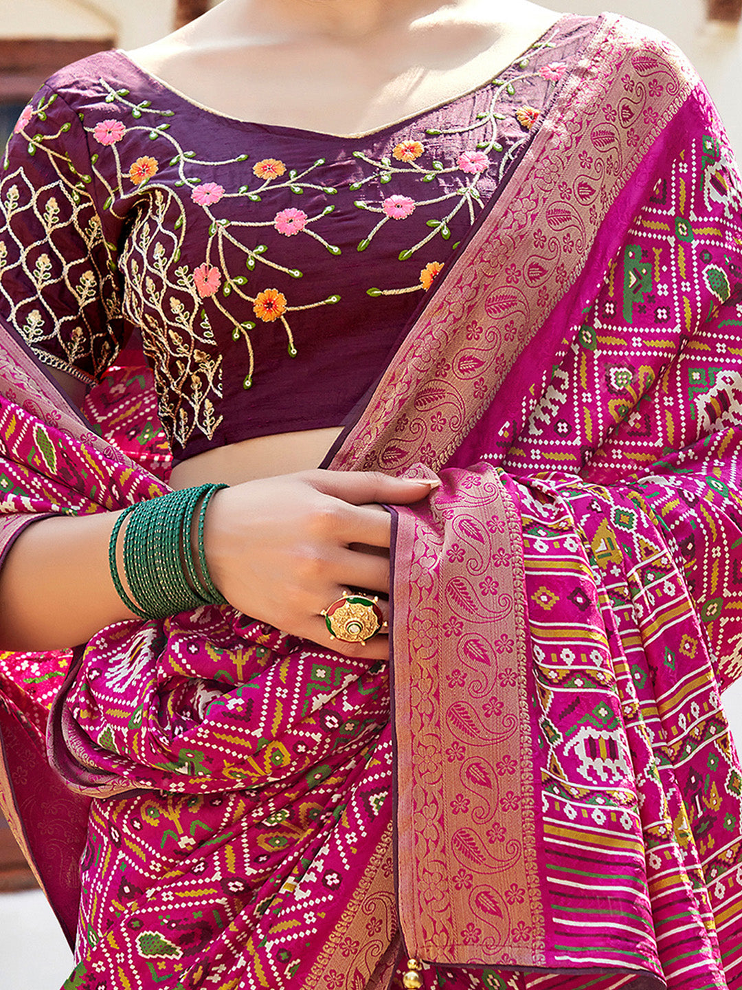 Women's Soft Silk Pink Woven Design Designer Saree With Blouse Piece