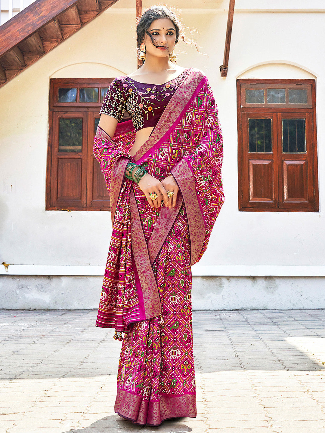 Women's Soft Silk Pink Woven Design Designer Saree With Blouse Piece
