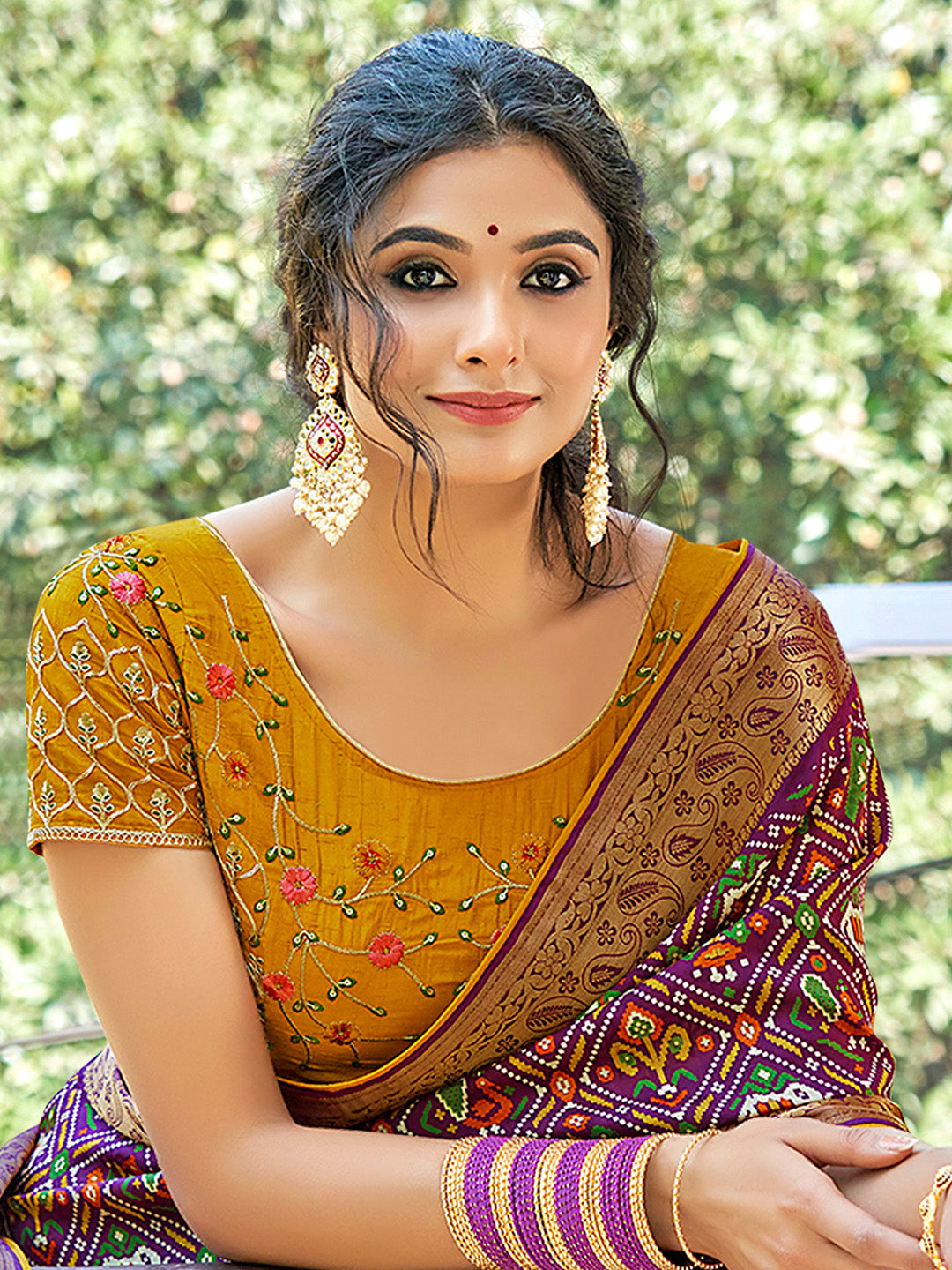 Women's Soft Silk Magenta Woven Design Designer Saree With Blouse Piece