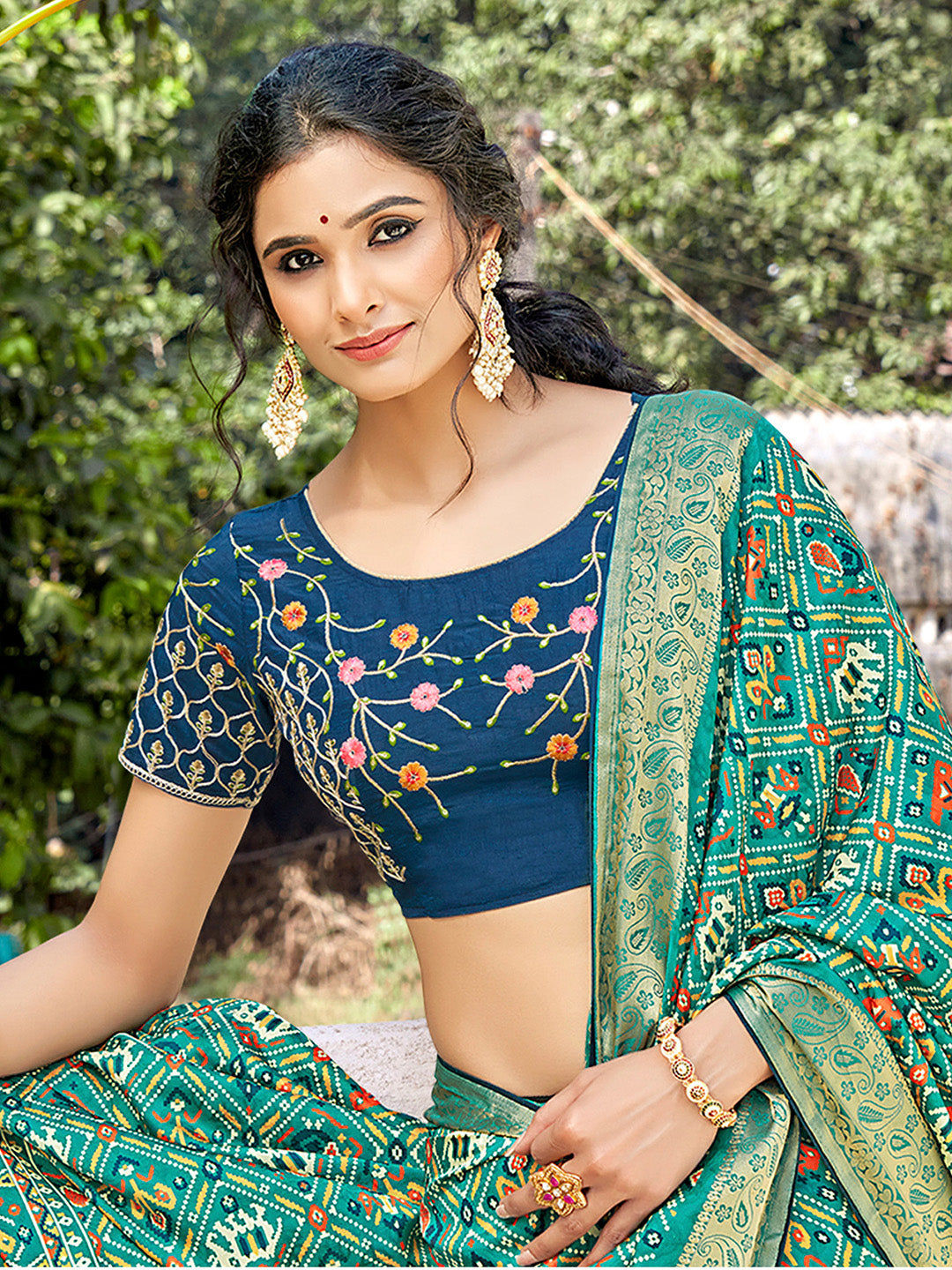 Women's Soft Silk Blue Woven Design Designer Saree With Blouse Piece