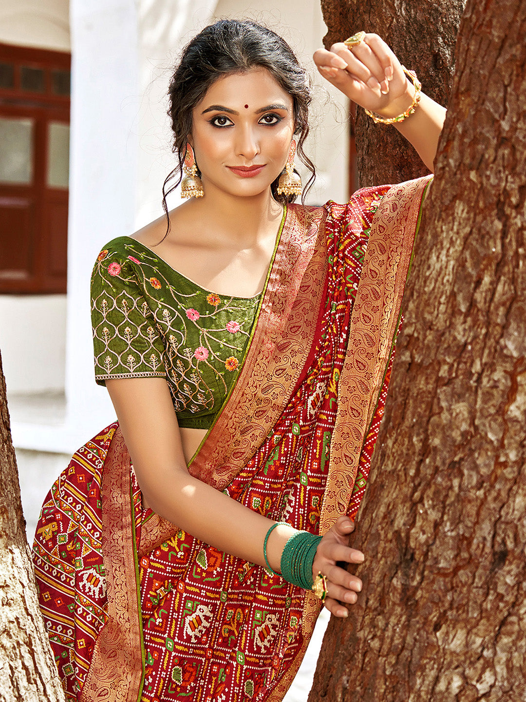 Women's Soft Silk Red Woven Design Designer Saree With Blouse Piece