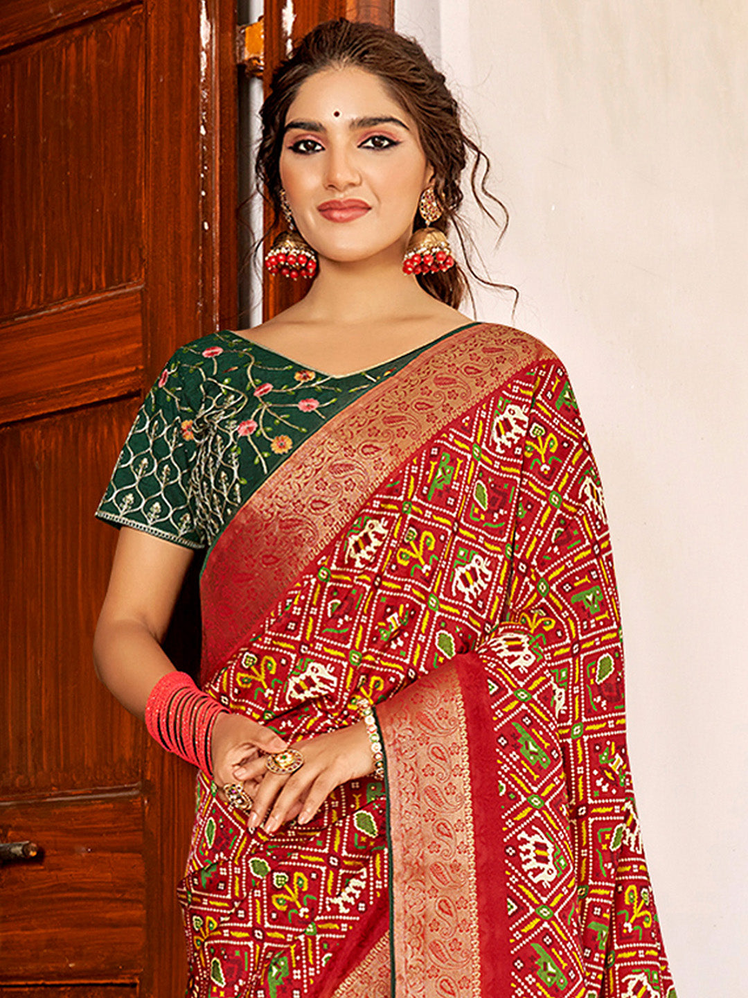 Women's Soft Silk Red Woven Design Designer Saree With Blouse Piece