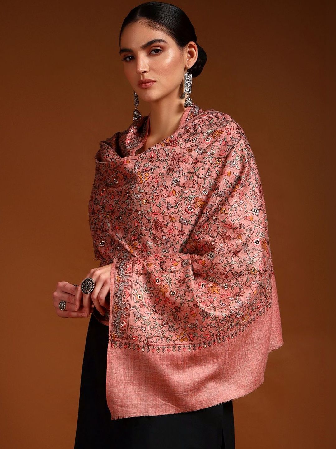 Dhiyona PA Women Floral Embroidered Shawl