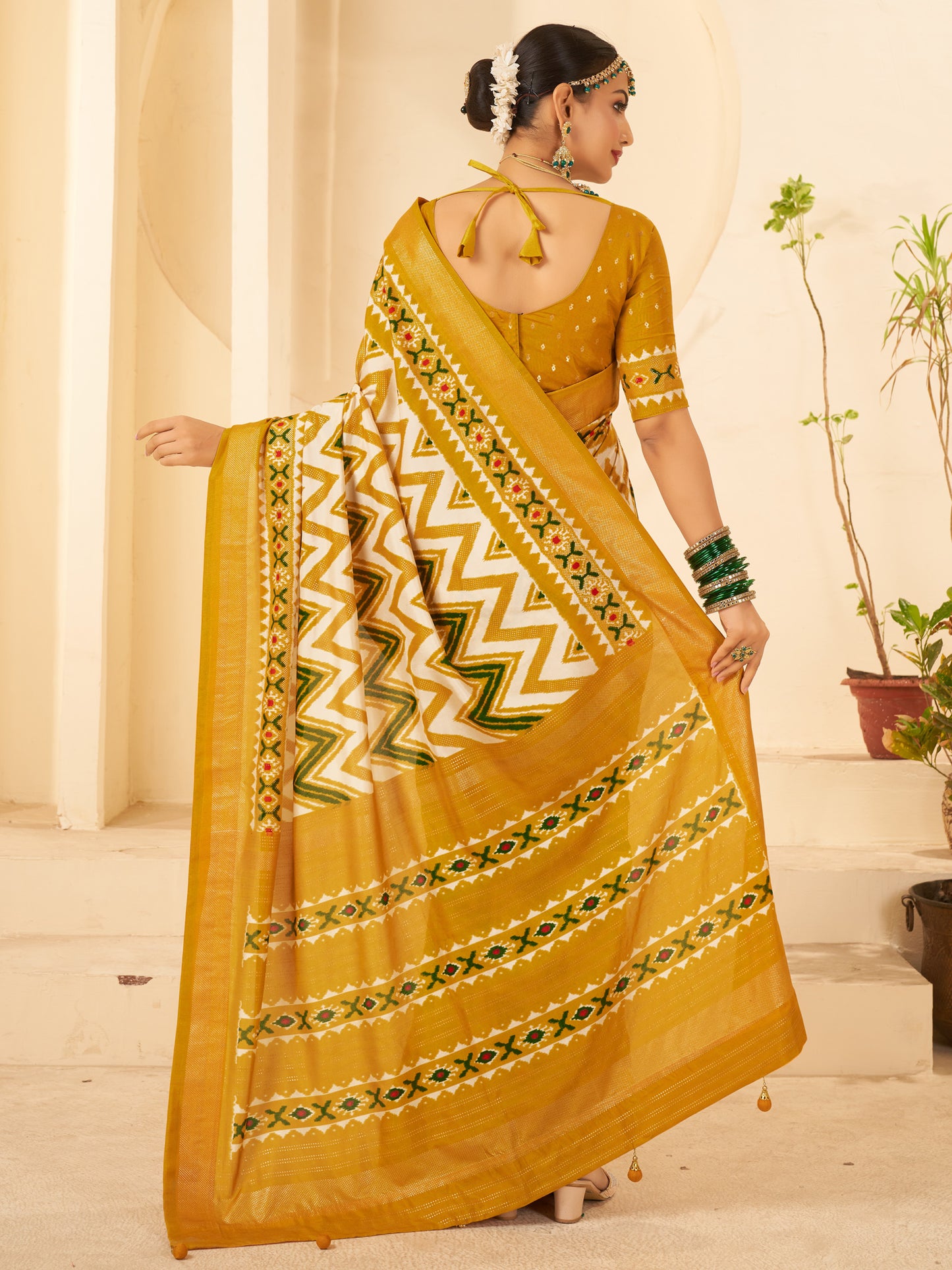 Women's Silk Blend Mustard Printed Designer Saree With Blouse Piece