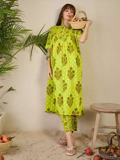 Dhiyona IE Women's Women Floral Printed Tiered Pure Cotton Kurta with Trousers