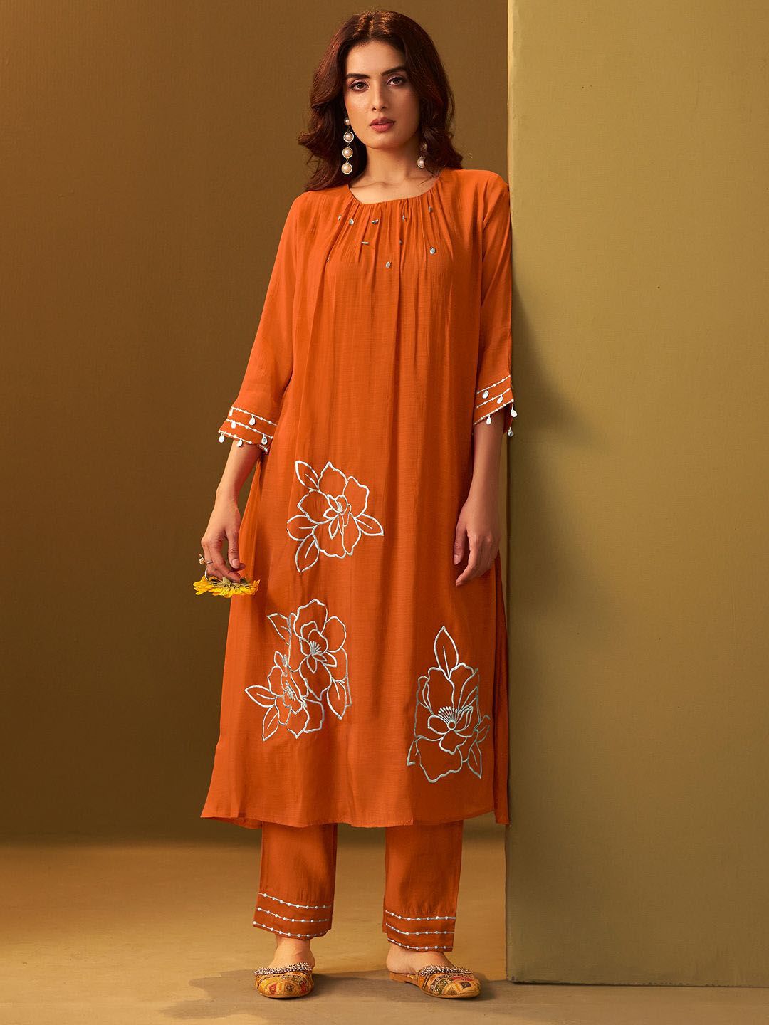 Women Floral Embroidered Regular Thread Work Kurta with Trousers
