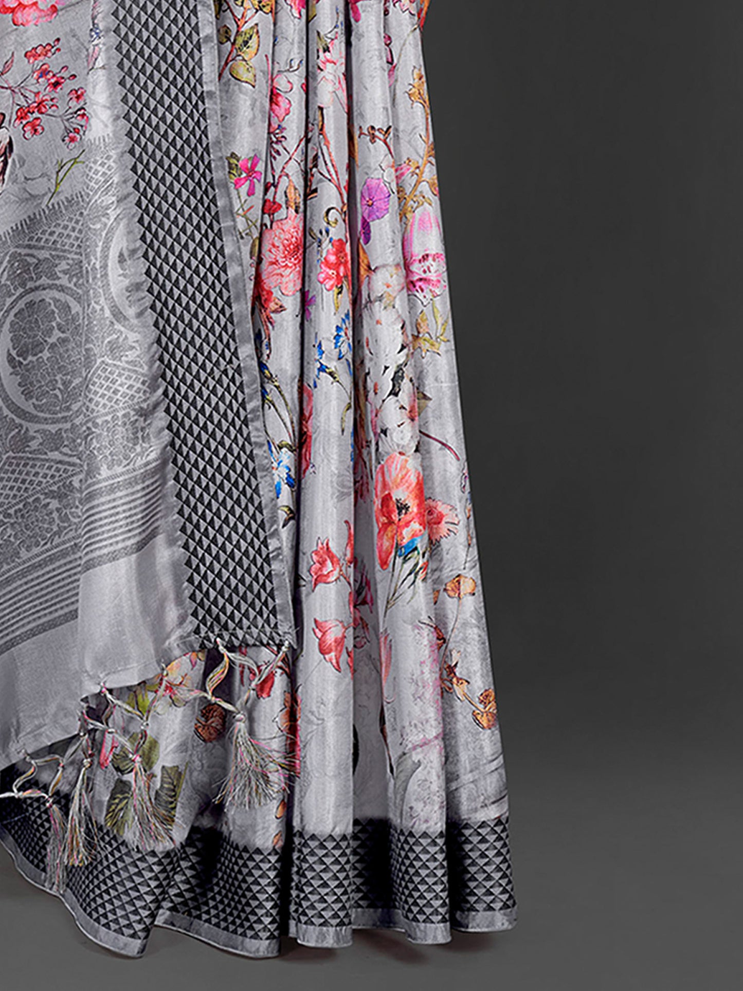 Women's Manipuri Silk Grey Printed Designer Saree With Blouse Piece