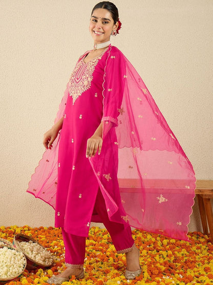 Ethnic Motifs Embroidered Round Neck Thread Work Kurta With Trousers & Dupatta