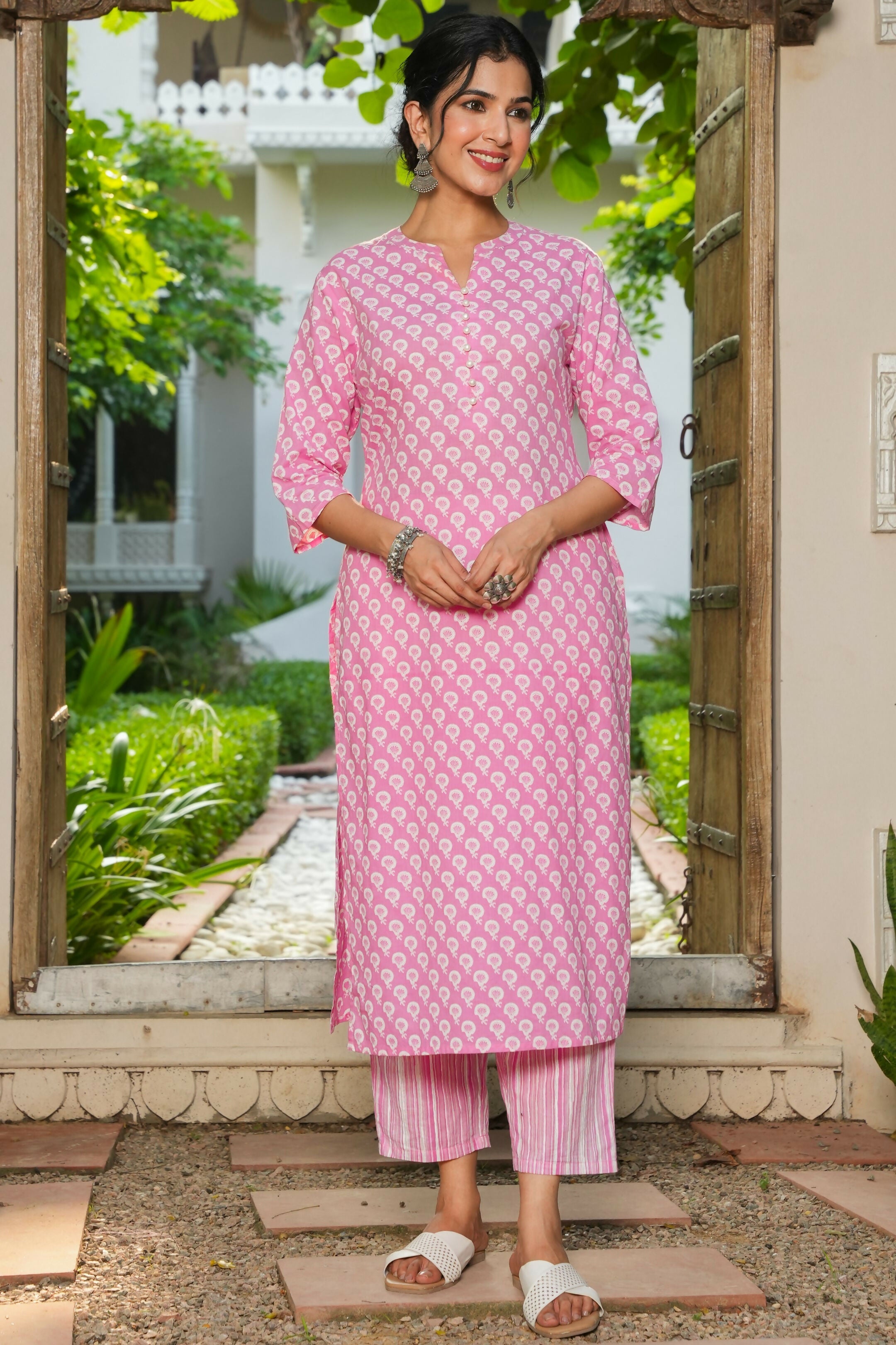 Women's Straight Soft Cotton Floral Print Women's Kurta - Pink