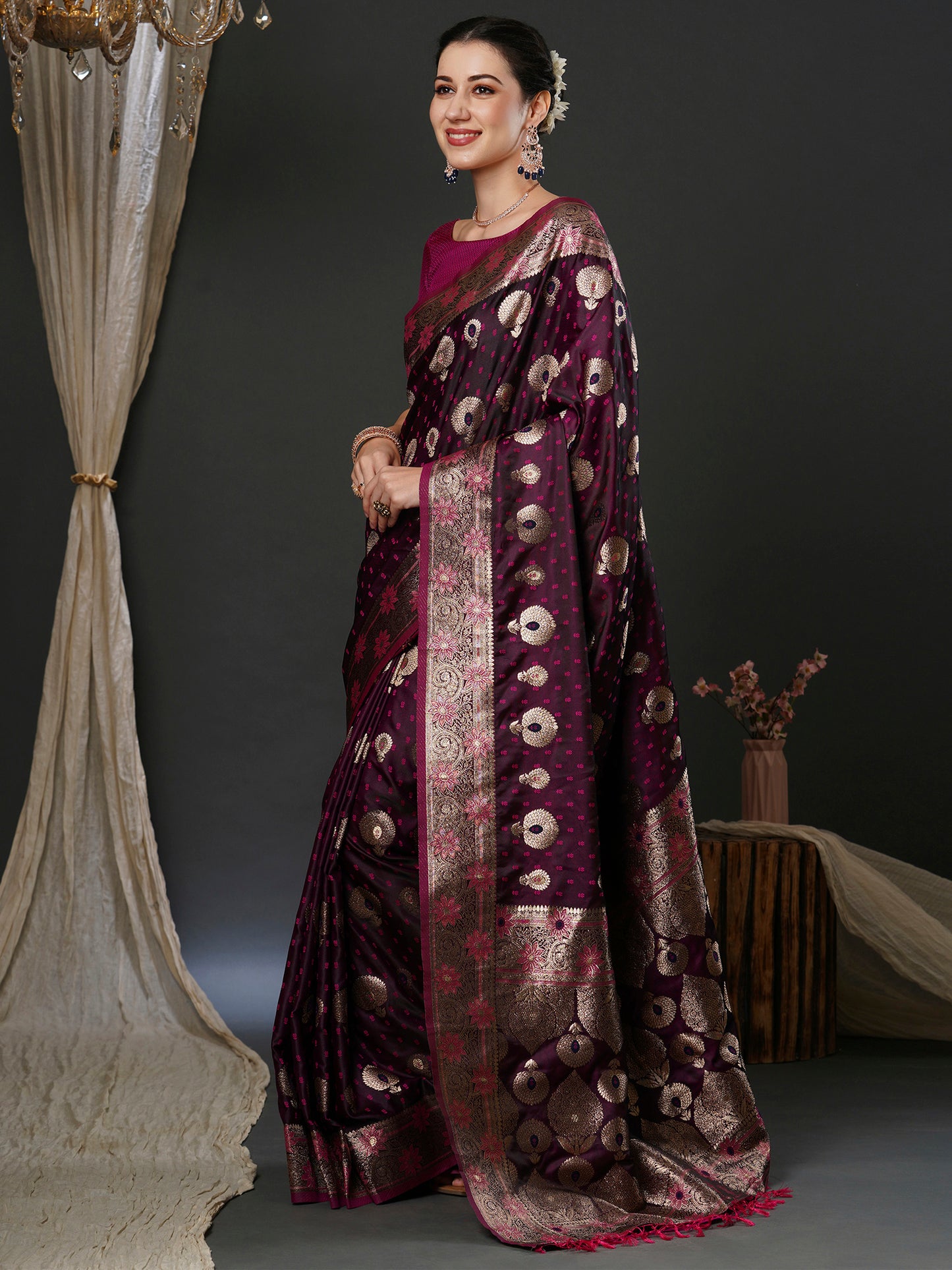 Women's Silk Blend Magenta Woven Design Designer Saree With Blouse Piece