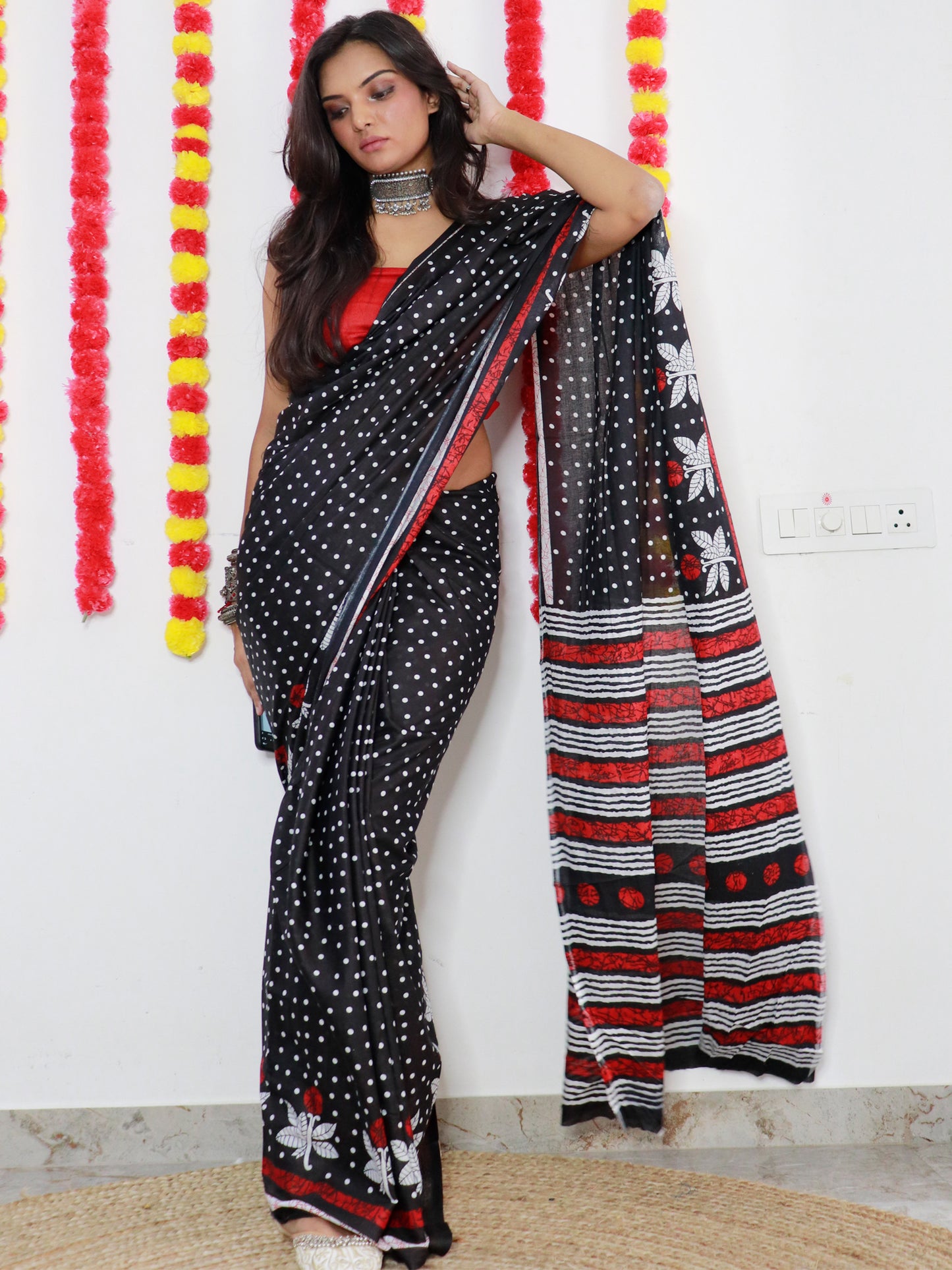 Women's Cotton Black Printed Designer Saree With Blouse Piece