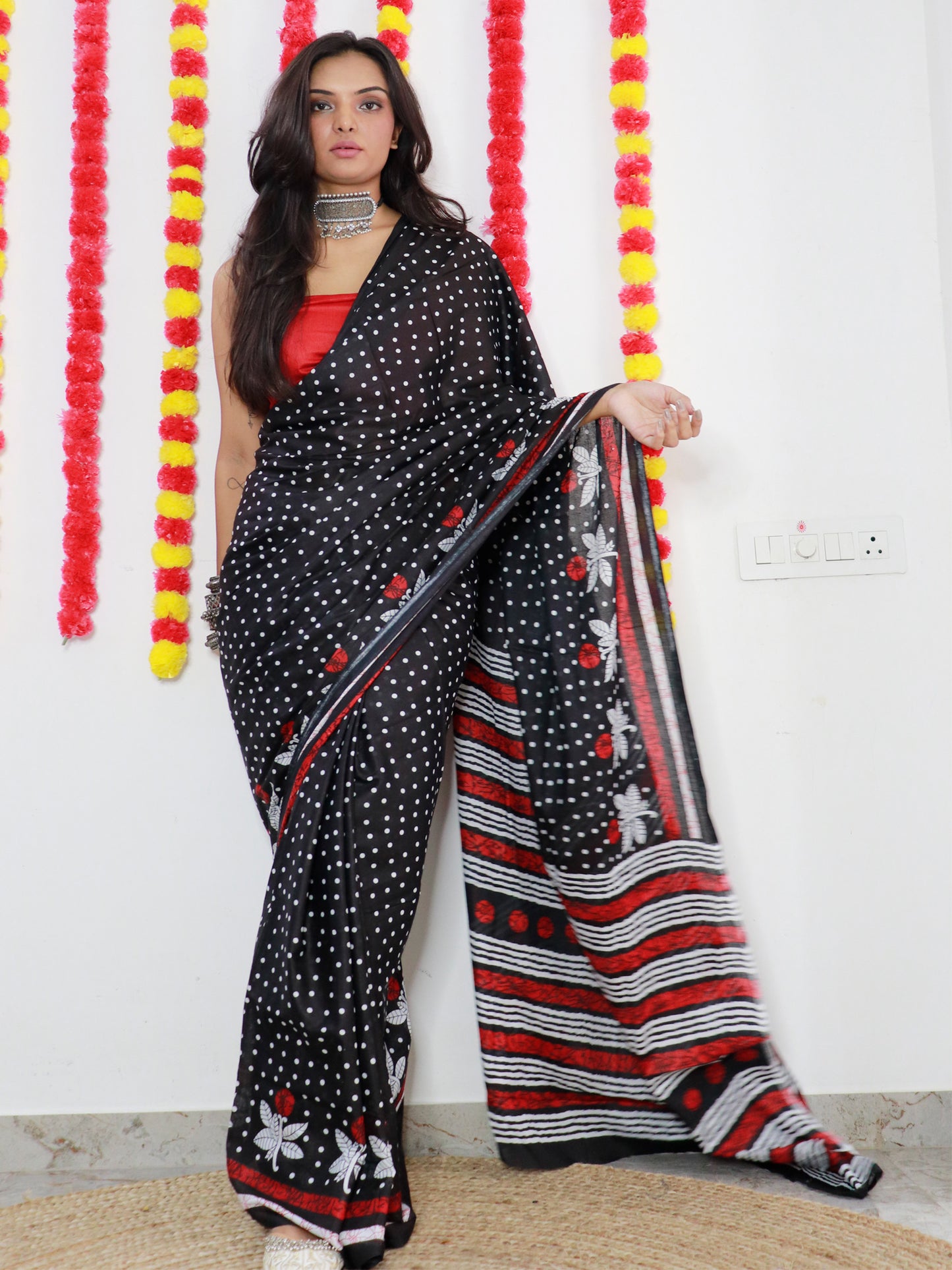 Women's Cotton Black Printed Designer Saree With Blouse Piece