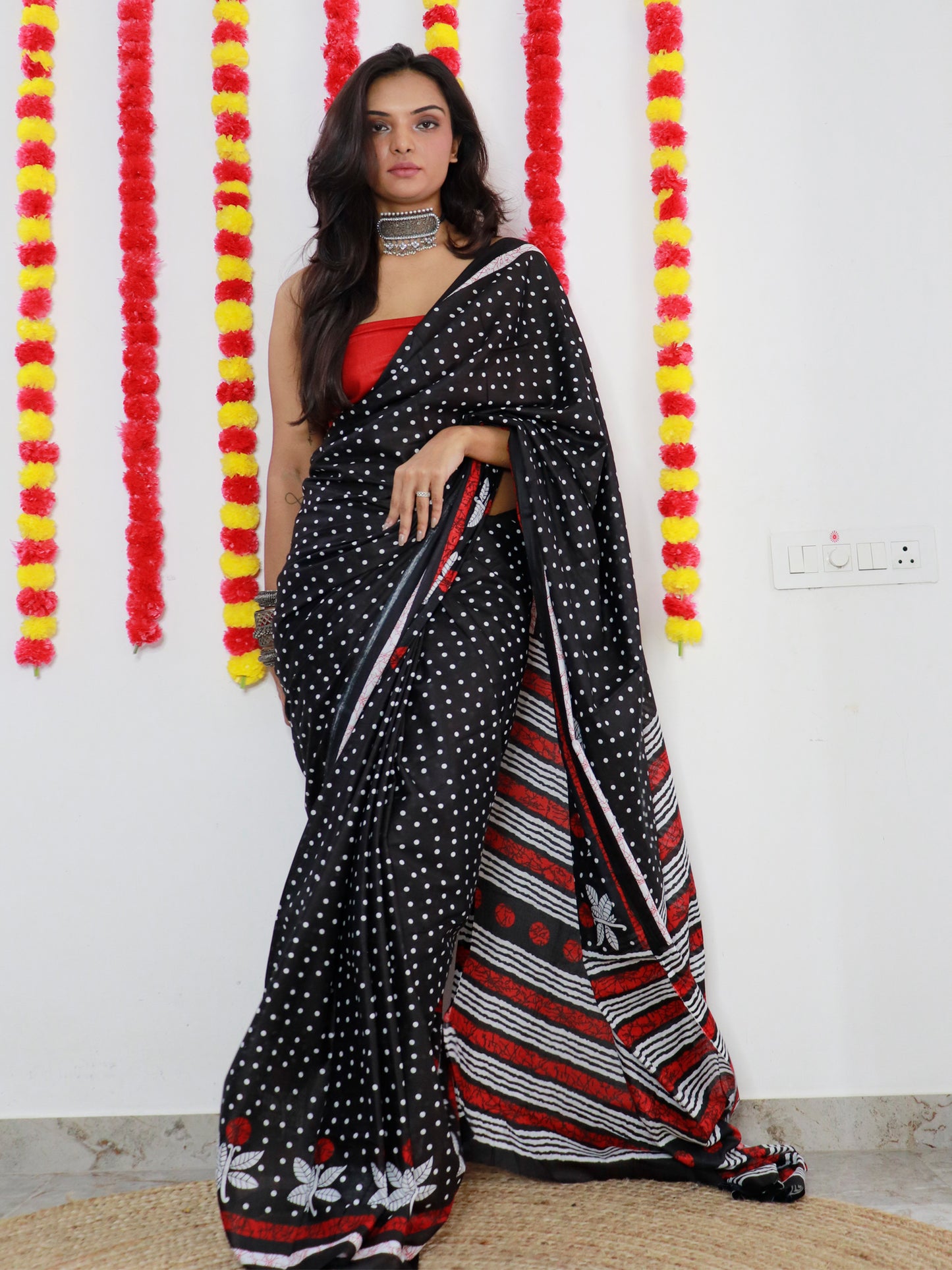 Women's Cotton Black Printed Designer Saree With Blouse Piece