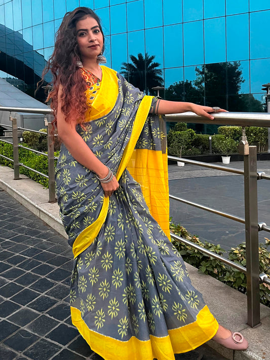 Women's Cotton Grey Printed Designer Saree With Blouse Piece