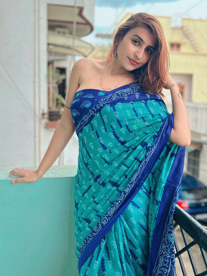 Women's Cotton Blue Printed Designer Saree With Blouse Piece