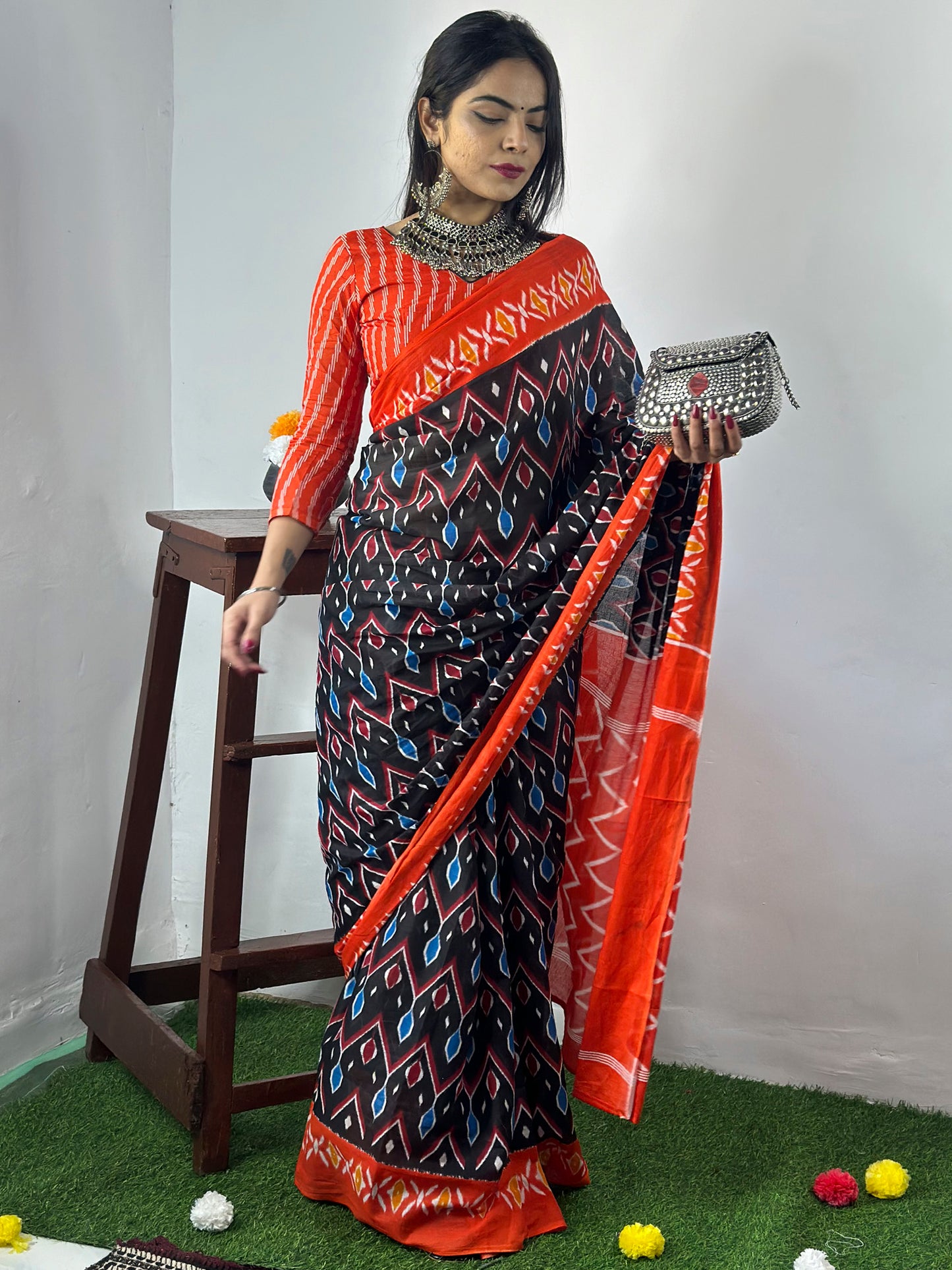 Women's Cotton Black Printed Designer Saree With Blouse Piece