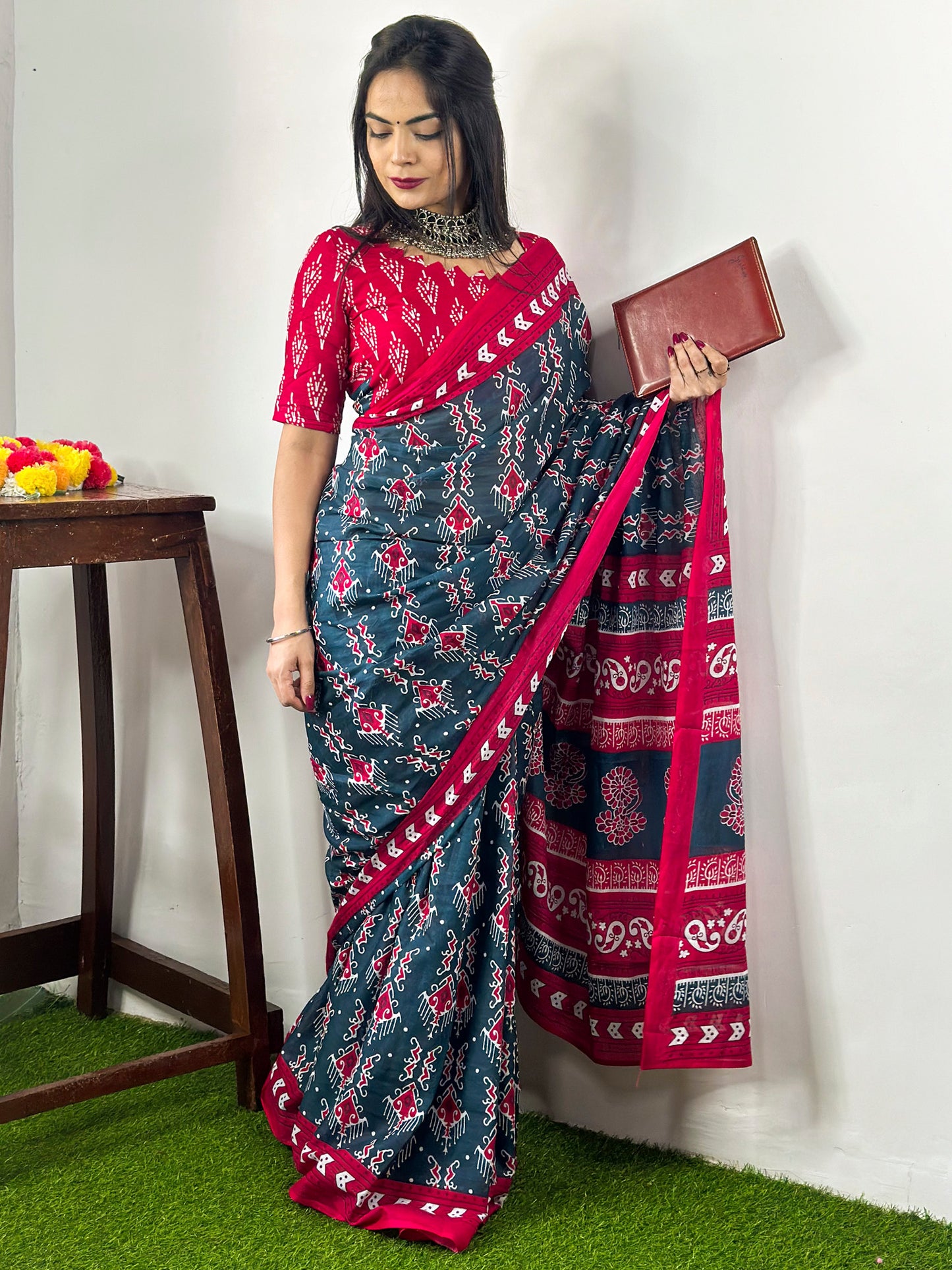 Women's Cotton Teal blue Printed Designer Saree With Blouse Piece