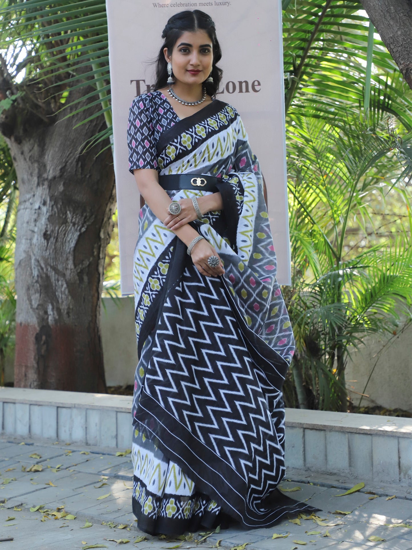 Women's Cotton Grey Printed Designer Saree With Blouse Piece