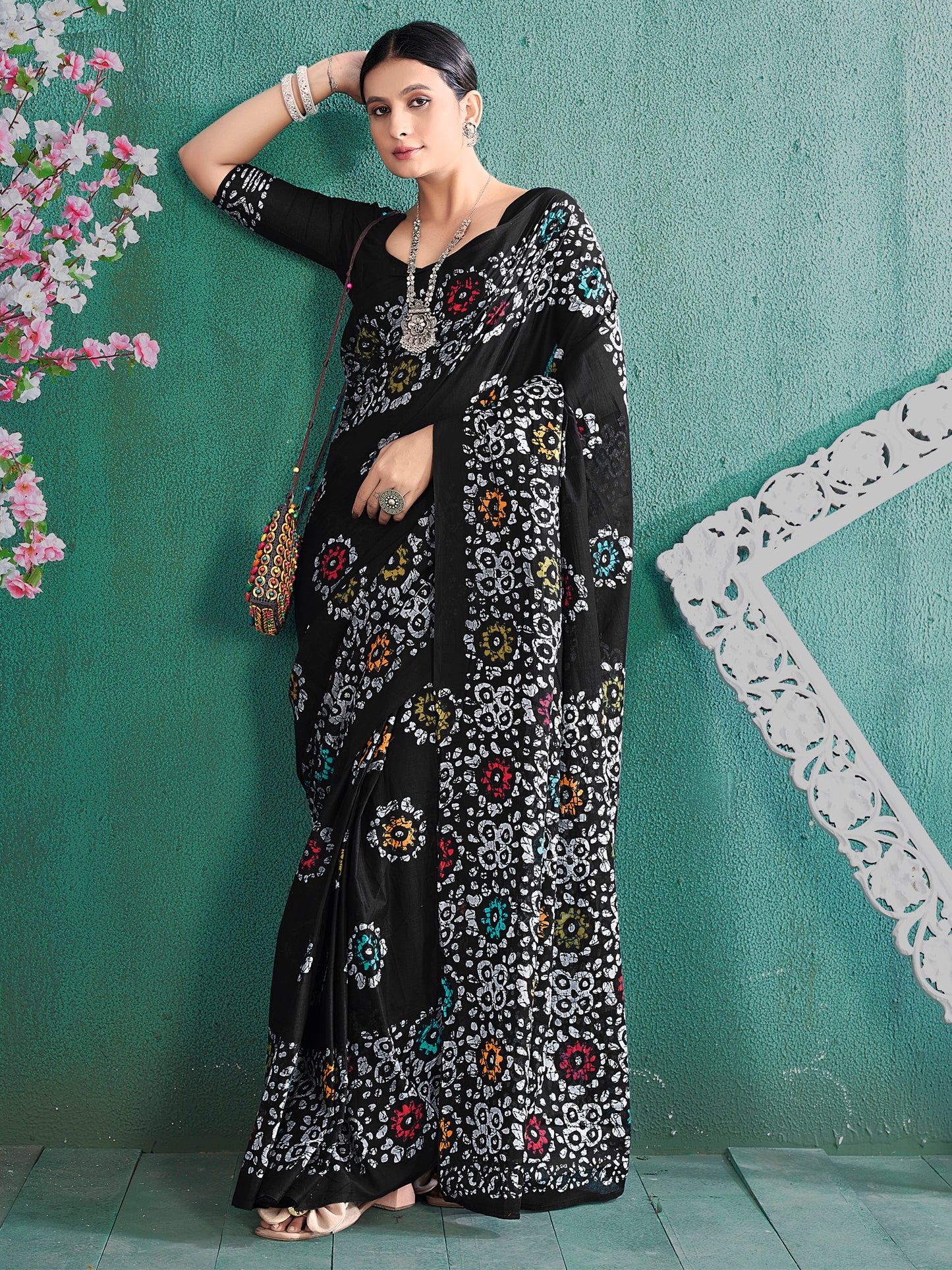 Women's Cotton Black Printed Designer Saree With Blouse Piece