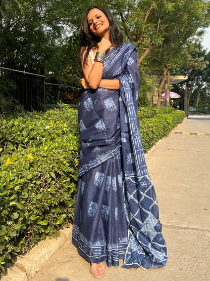 Women's Cotton Navy Blue Printed Designer Saree With Blouse Piece