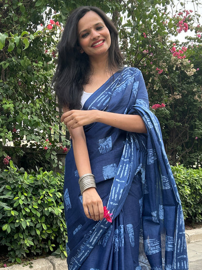 Women's Cotton Navy Blue Printed Designer Saree With Blouse Piece