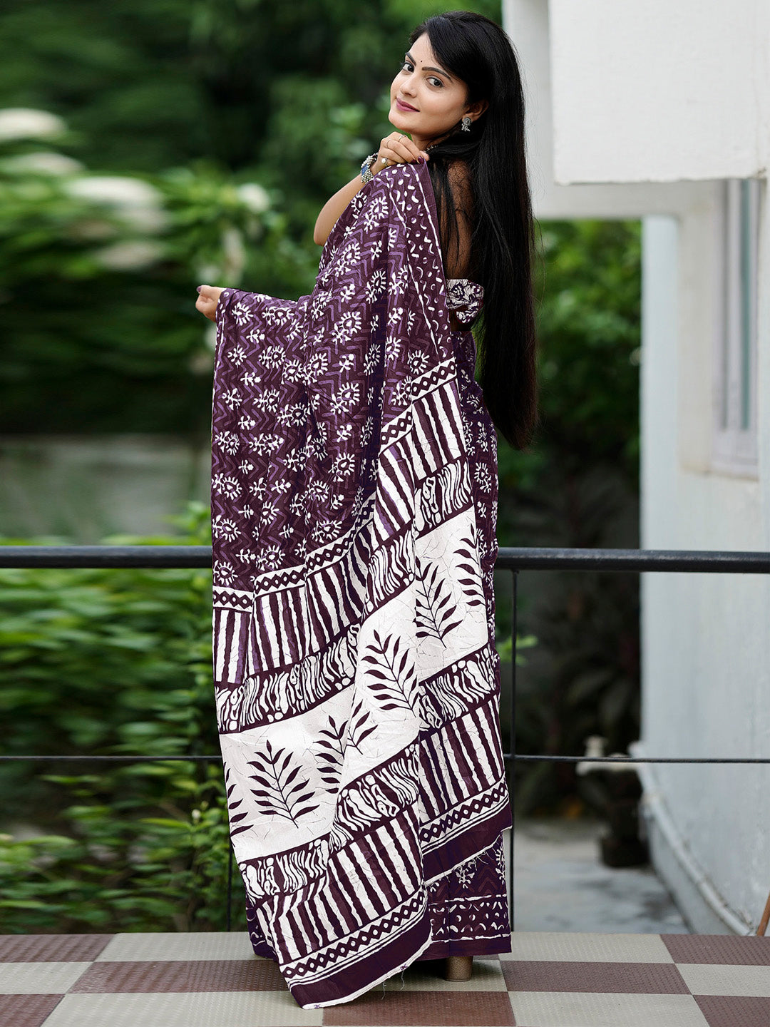 Women's Cotton White Printed Designer Saree With Blouse Piece