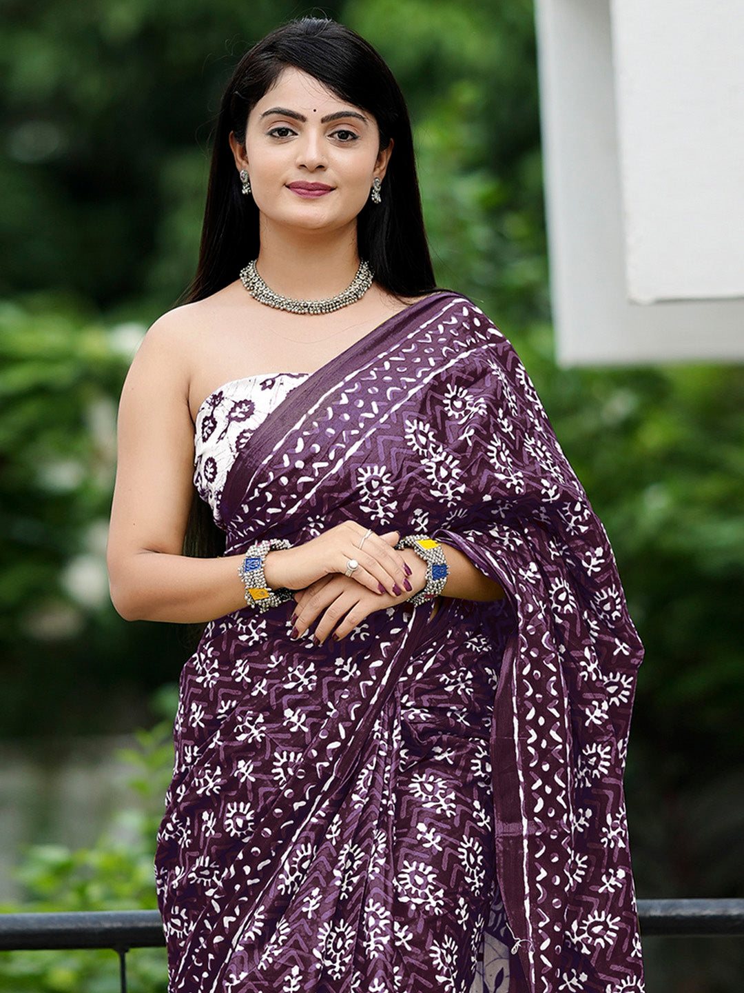 Women's Cotton White Printed Designer Saree With Blouse Piece