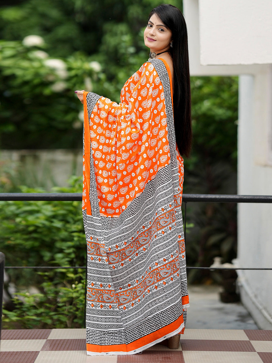 Women's Cotton Black Printed Designer Saree With Blouse Piece