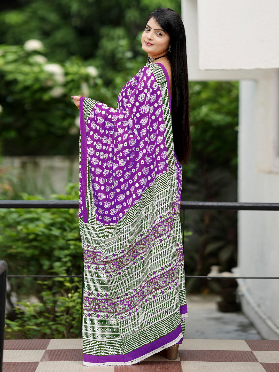 Women's Cotton Green Printed Designer Saree With Blouse Piece