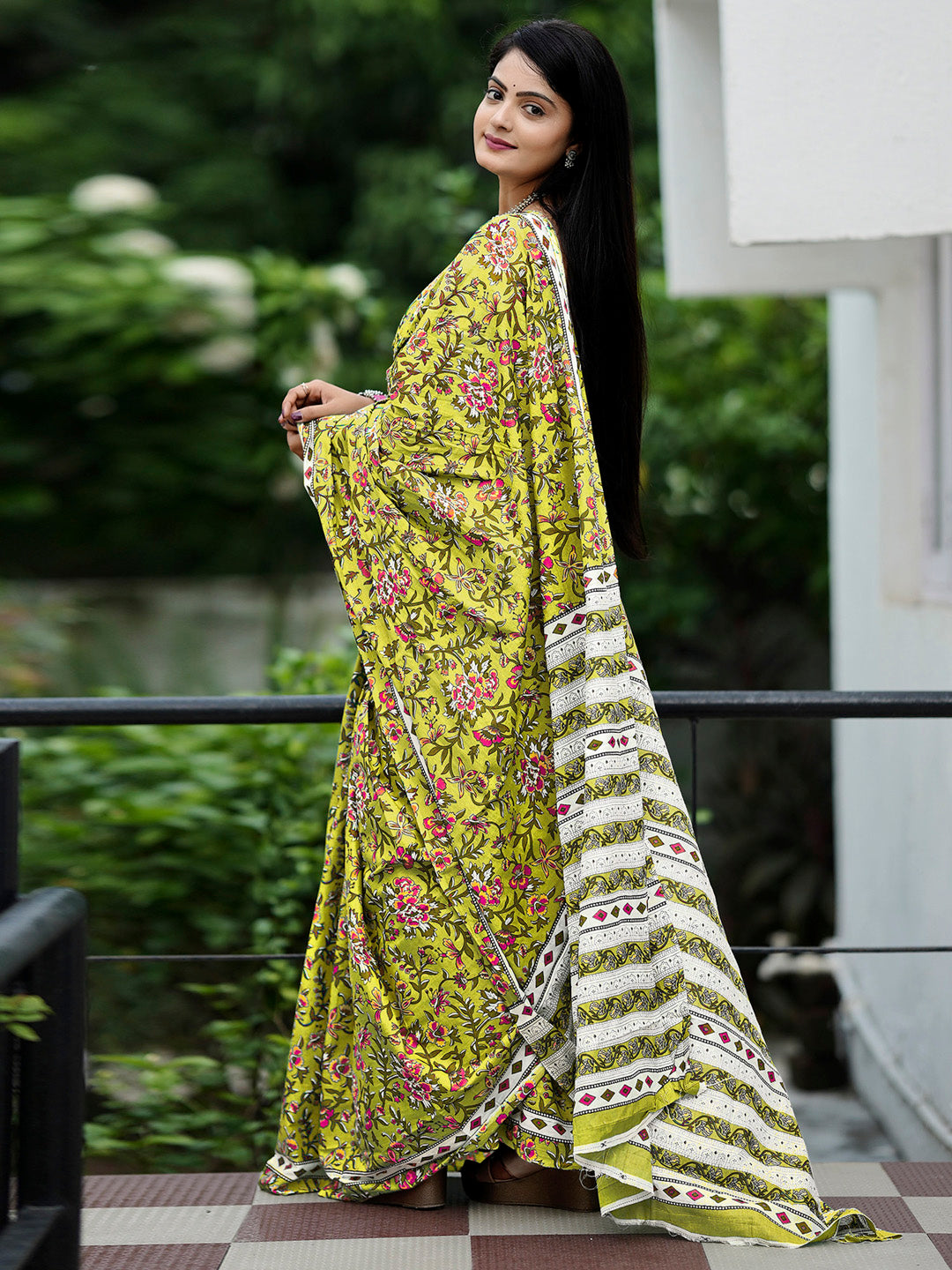 Women's Cotton Off White Printed Designer Saree With Blouse Piece