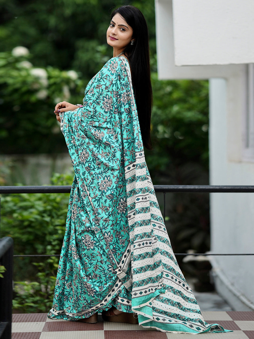 Women's Cotton Off White Printed Designer Saree With Blouse Piece