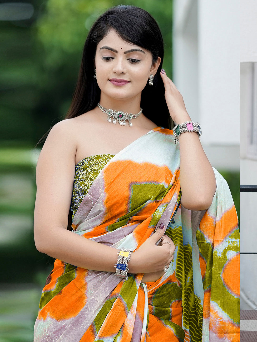 Women's Cotton Olive Printed Designer Saree With Blouse Piece