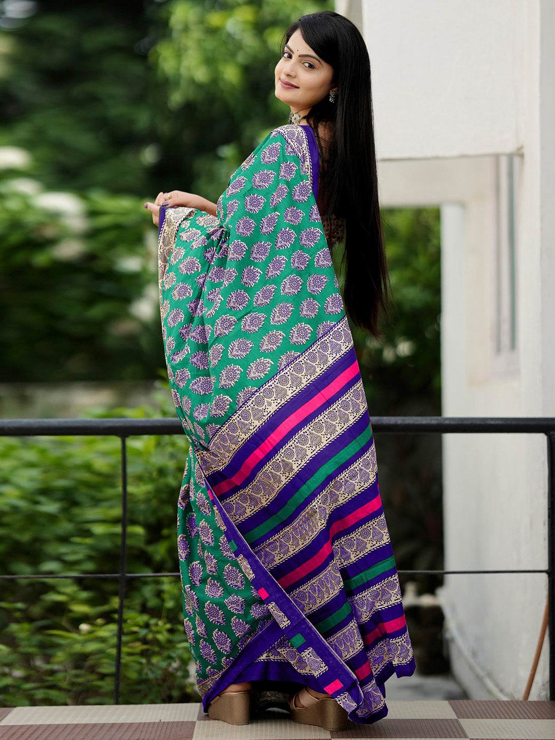 Women's Cotton Beige Printed Designer Saree With Blouse Piece