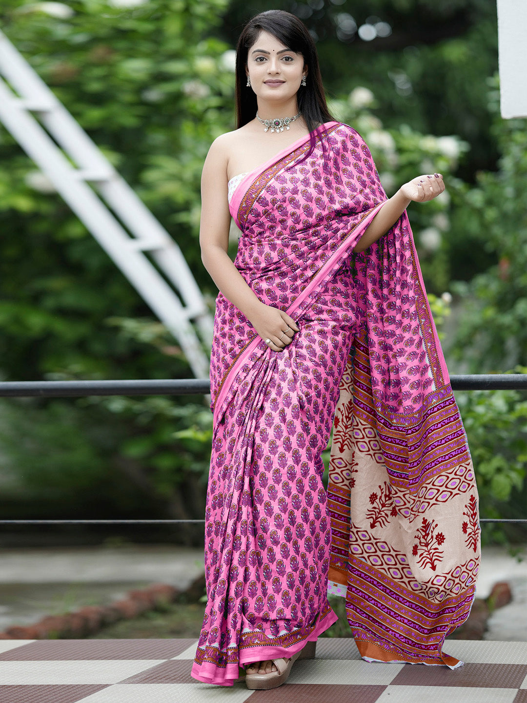 Women's Cotton White Printed Designer Saree With Blouse Piece