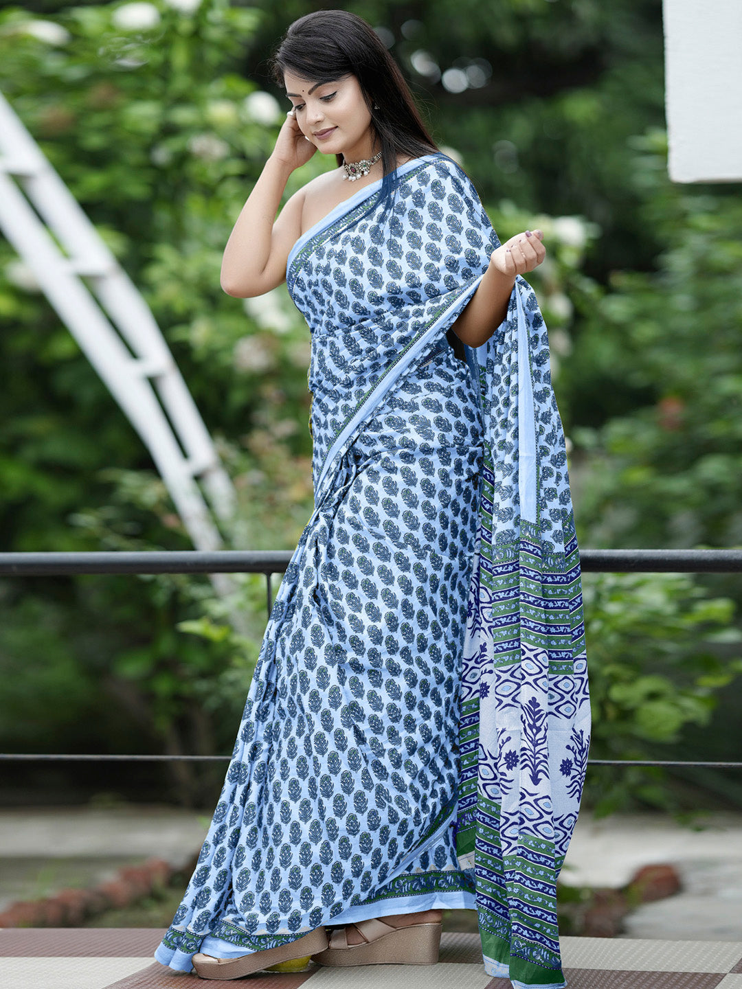 Women's Cotton White Printed Designer Saree With Blouse Piece