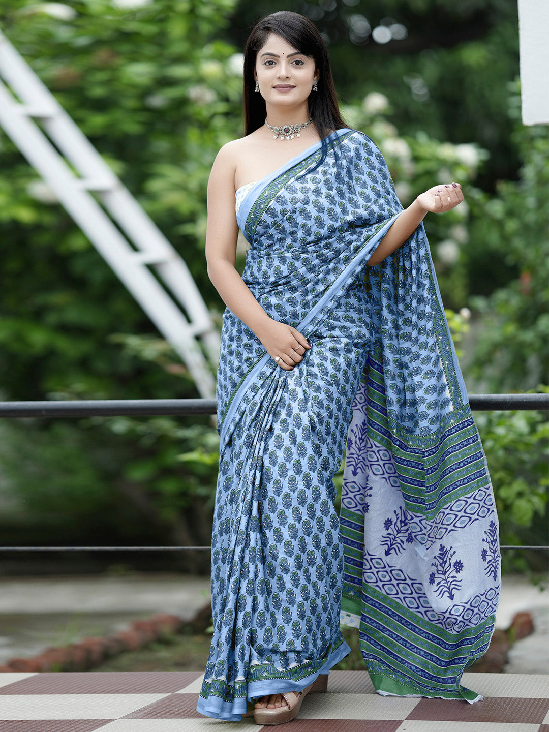 Women's Cotton White Printed Designer Saree With Blouse Piece