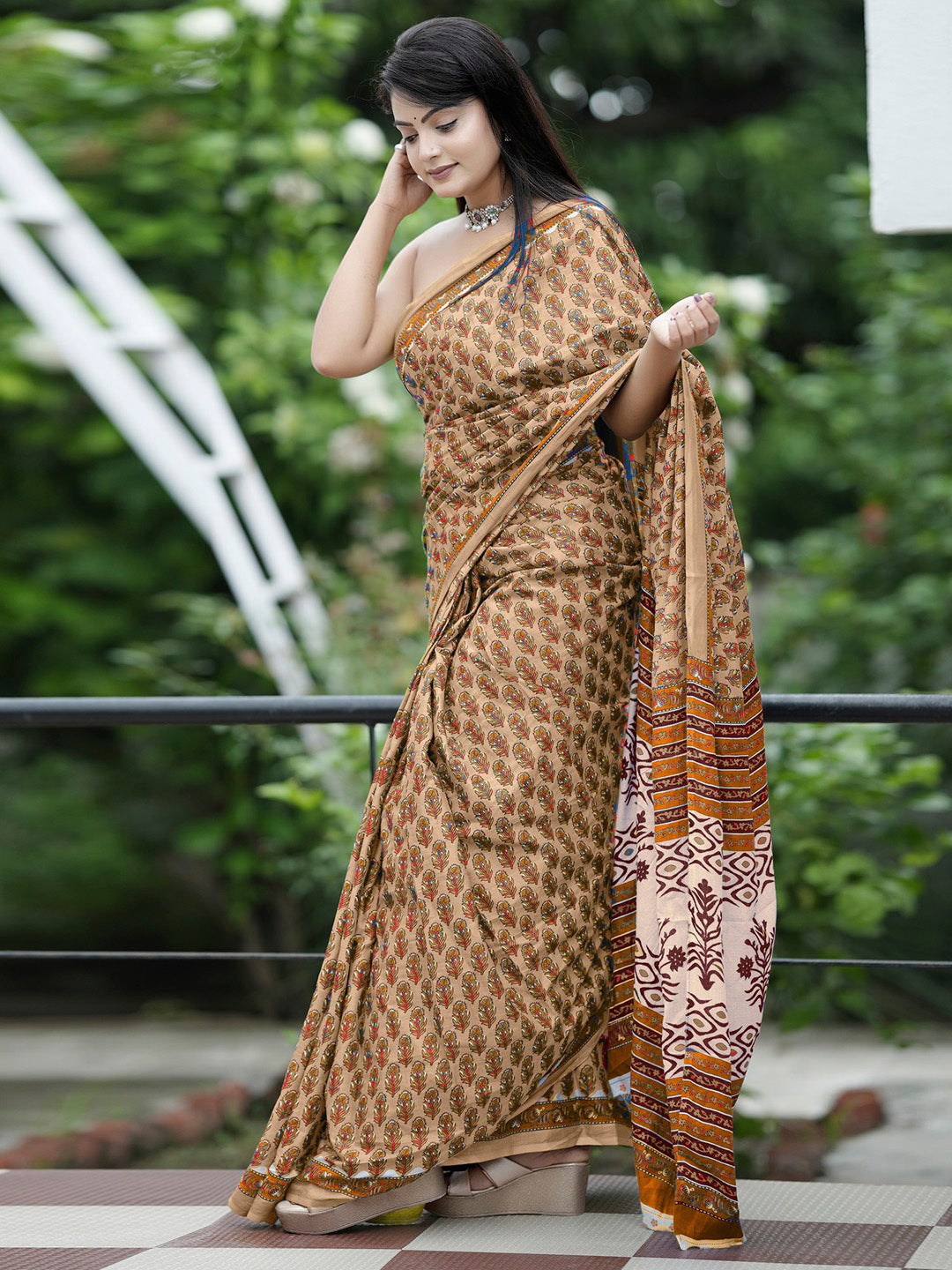 Women's Cotton White Printed Designer Saree With Blouse Piece