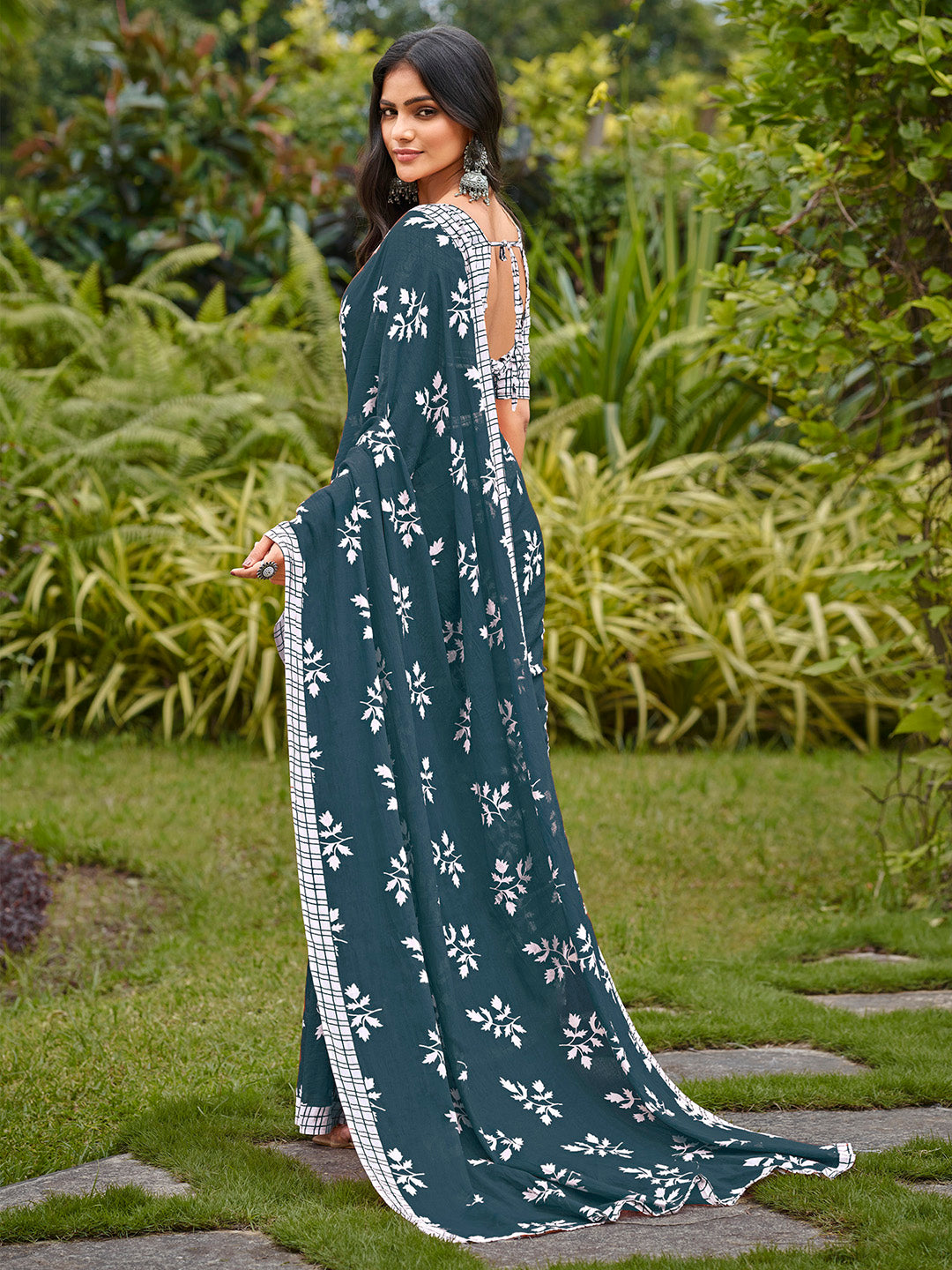 Women's Cotton White Printed Designer Saree With Blouse Piece