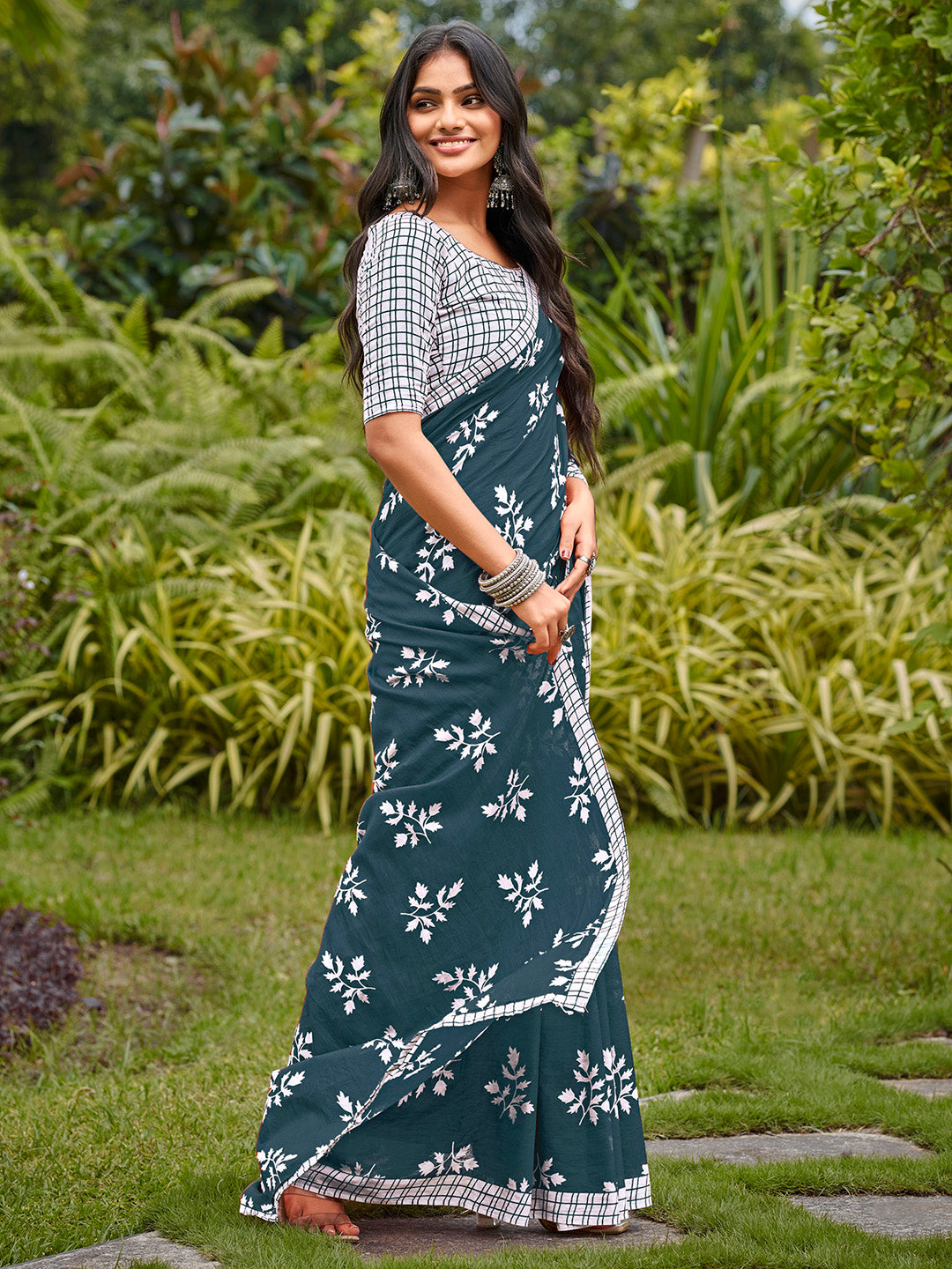 Women's Cotton White Printed Designer Saree With Blouse Piece