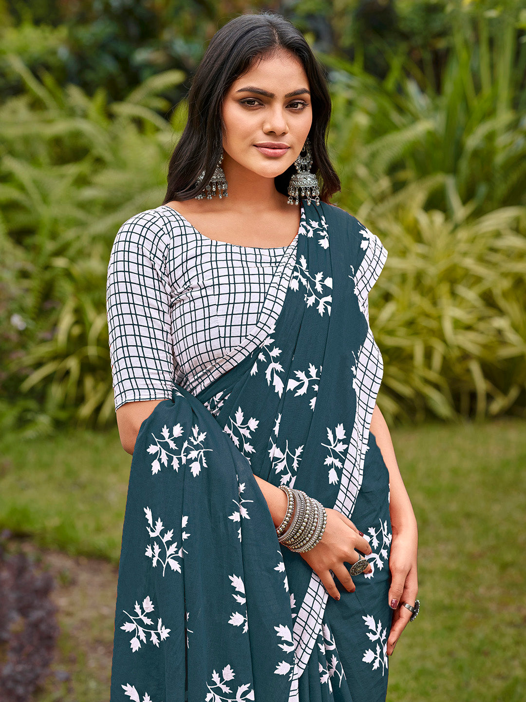 Women's Cotton White Printed Designer Saree With Blouse Piece