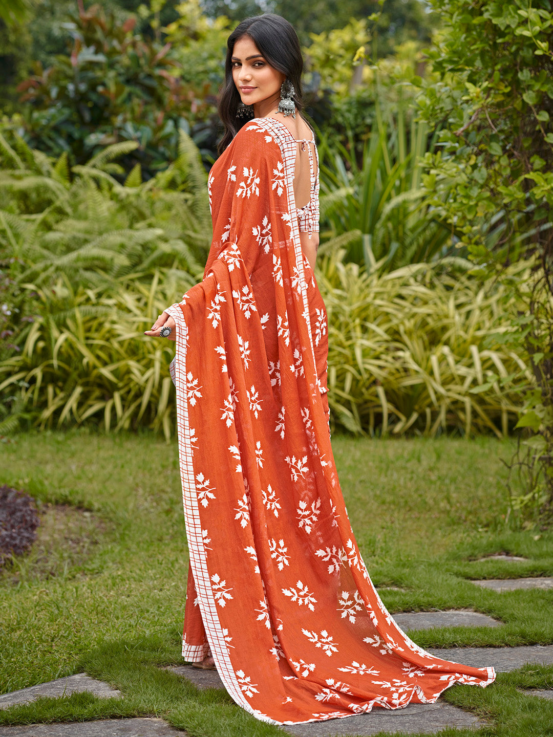 Women's Cotton White Printed Designer Saree With Blouse Piece