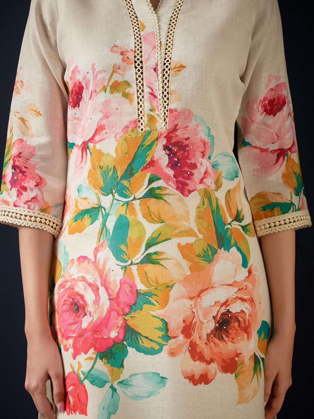 Women Floral Printed Regular Linen Kurta with Trousers & With Dupatta