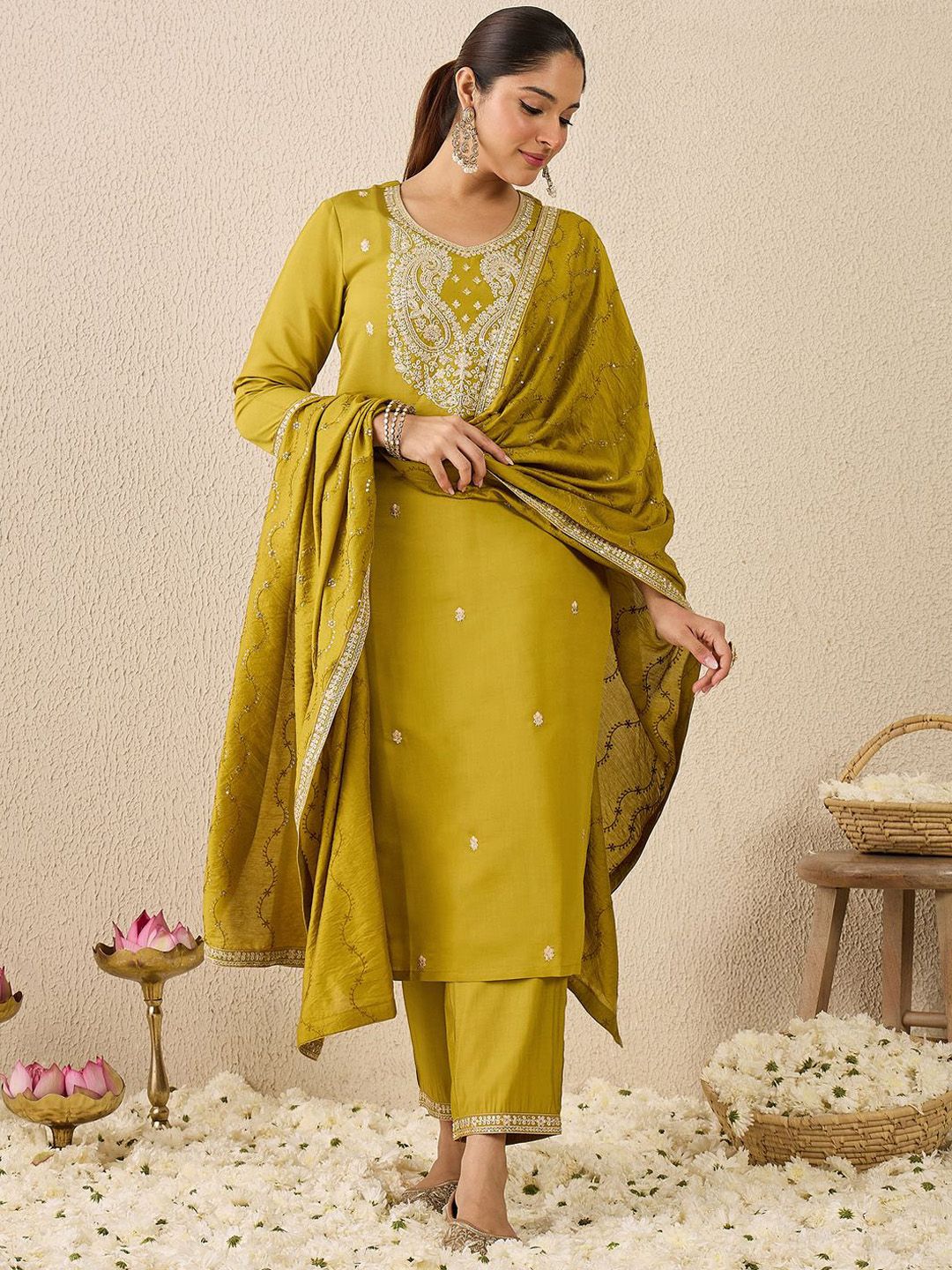 Dhiyona IE Women's Women Ethnic Motifs Printed Kurta with Trousers & Dupatta