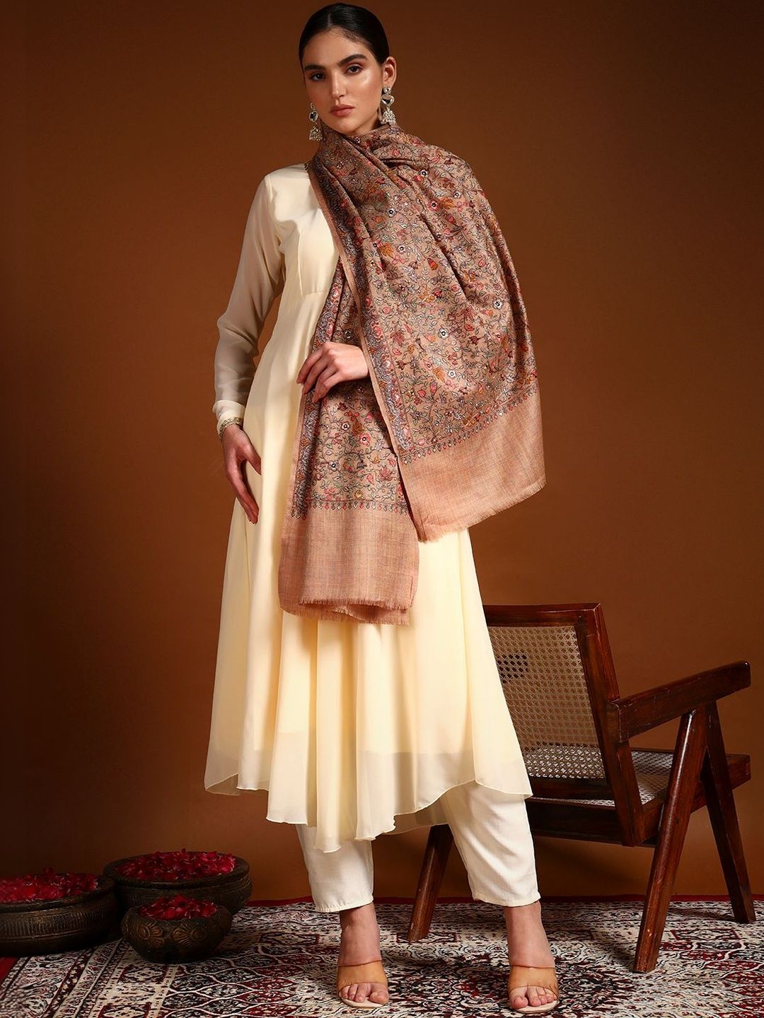 Dhiyona PA Women Floral Embroidered Shawl