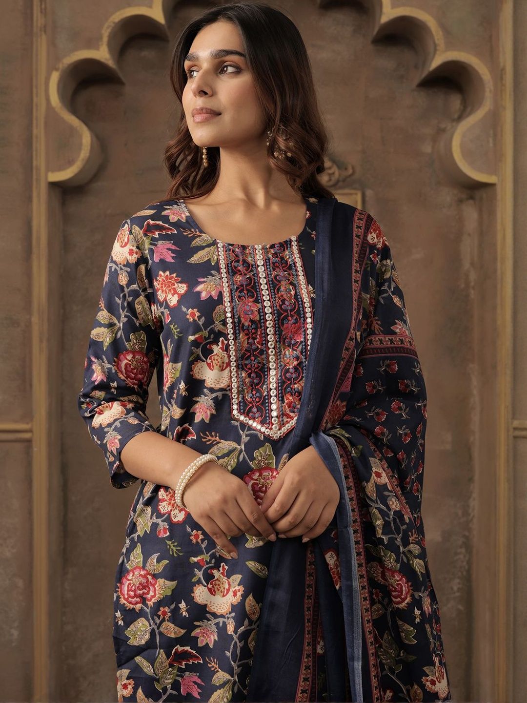Women Floral Printed Kurta with Trousers & Dupatta