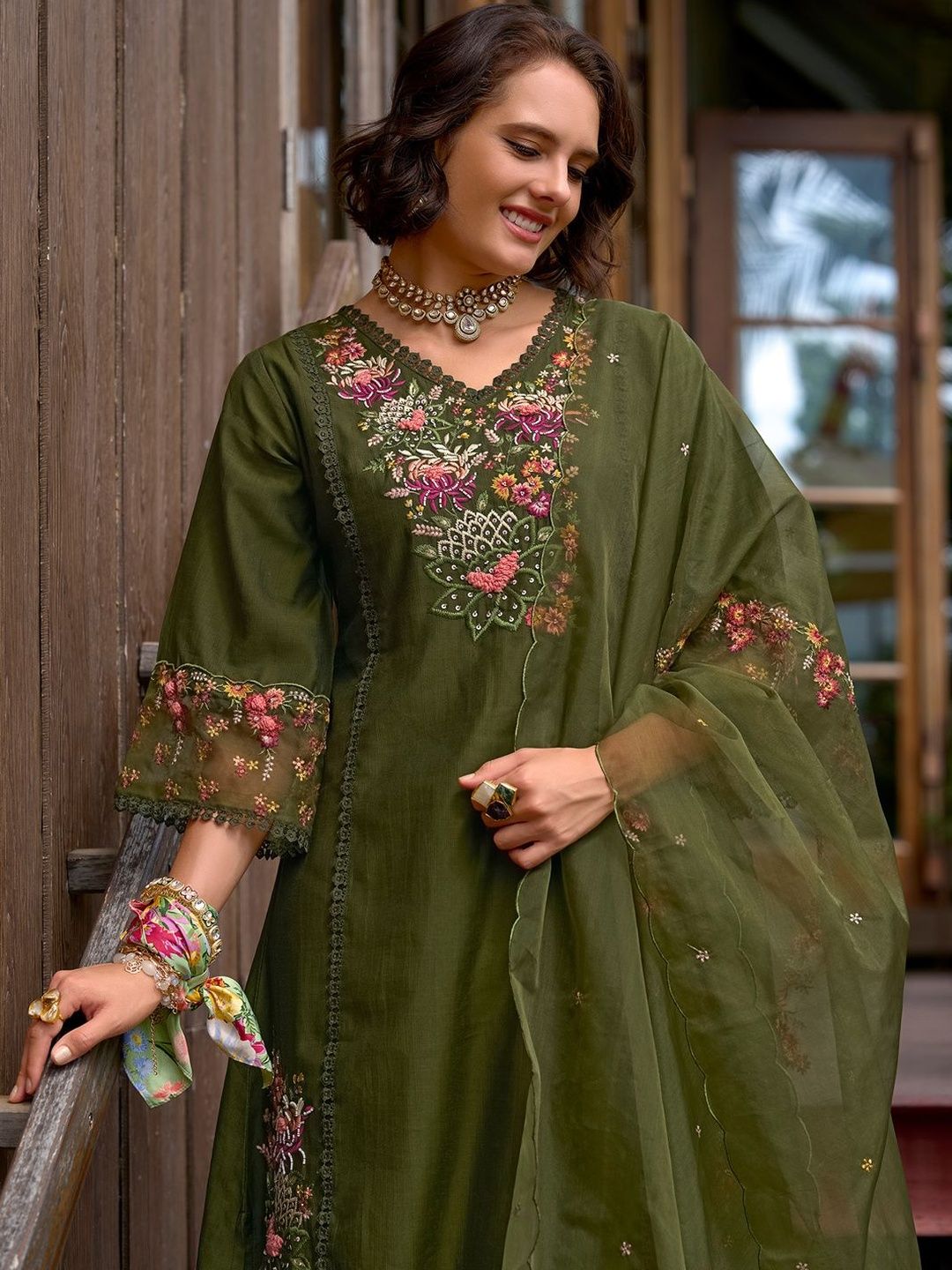 Floral Embroidered V-Neck Straight Thread Work Kurta With Trousers & Dupatta