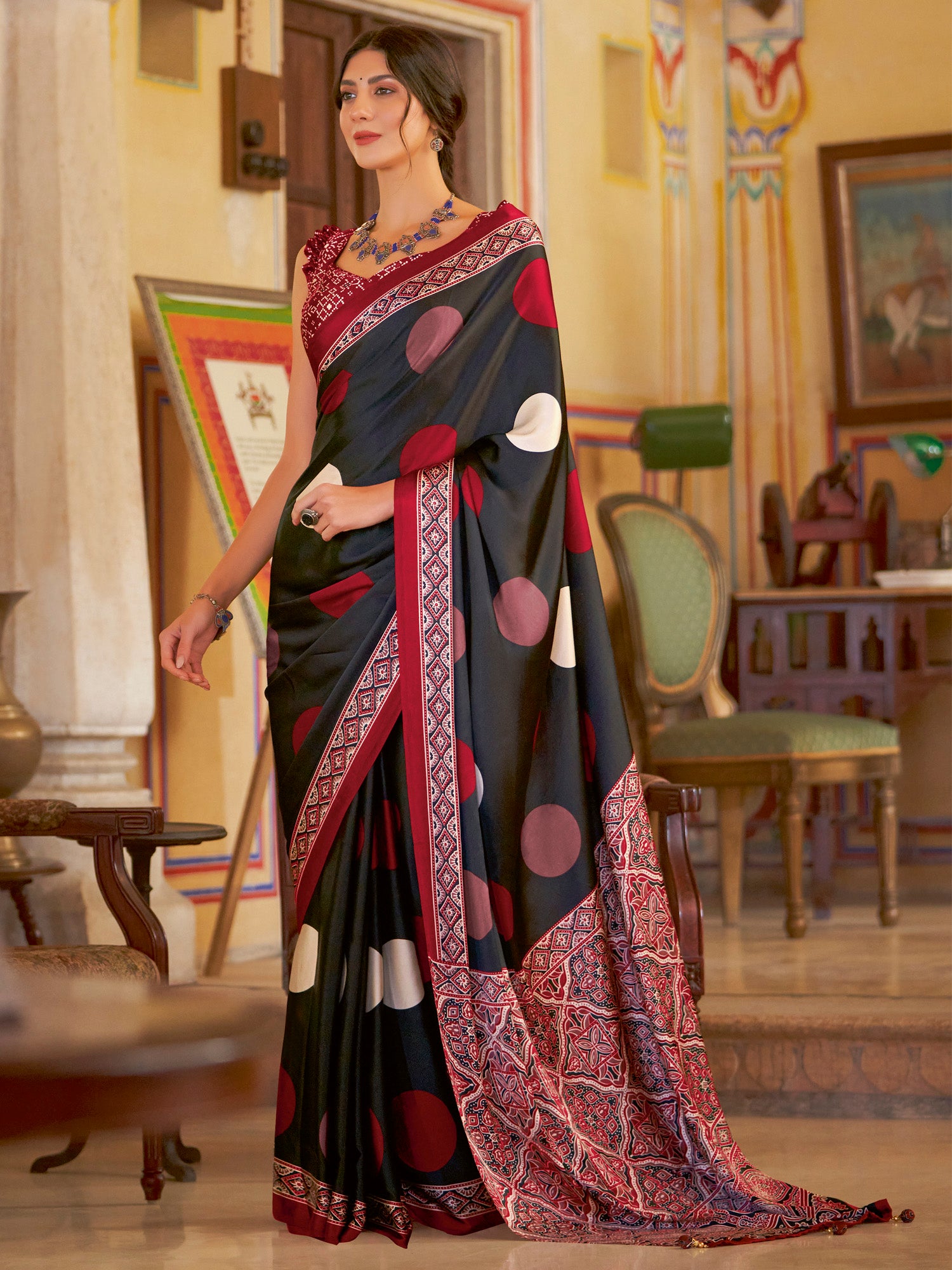Women's Crepe Black Printed Designer Saree With Blouse Piece