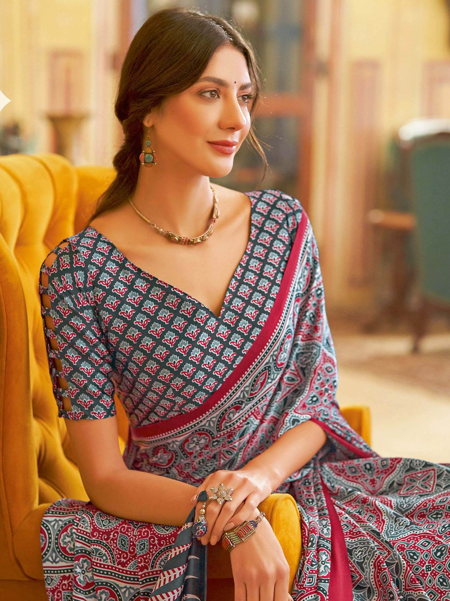 Women's Crepe Grey Printed Designer Saree With Blouse Piece